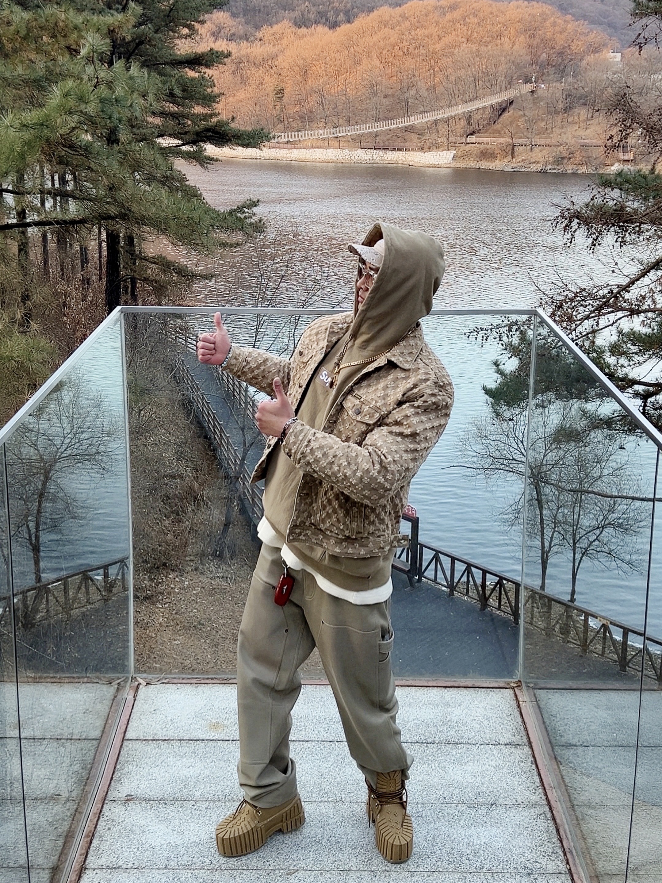 Supreme Bandana Camp Cap Tan - 21SS, Supreme Hole Punch Denim Trucker Jacket Brown - 20SS 착용 스타일