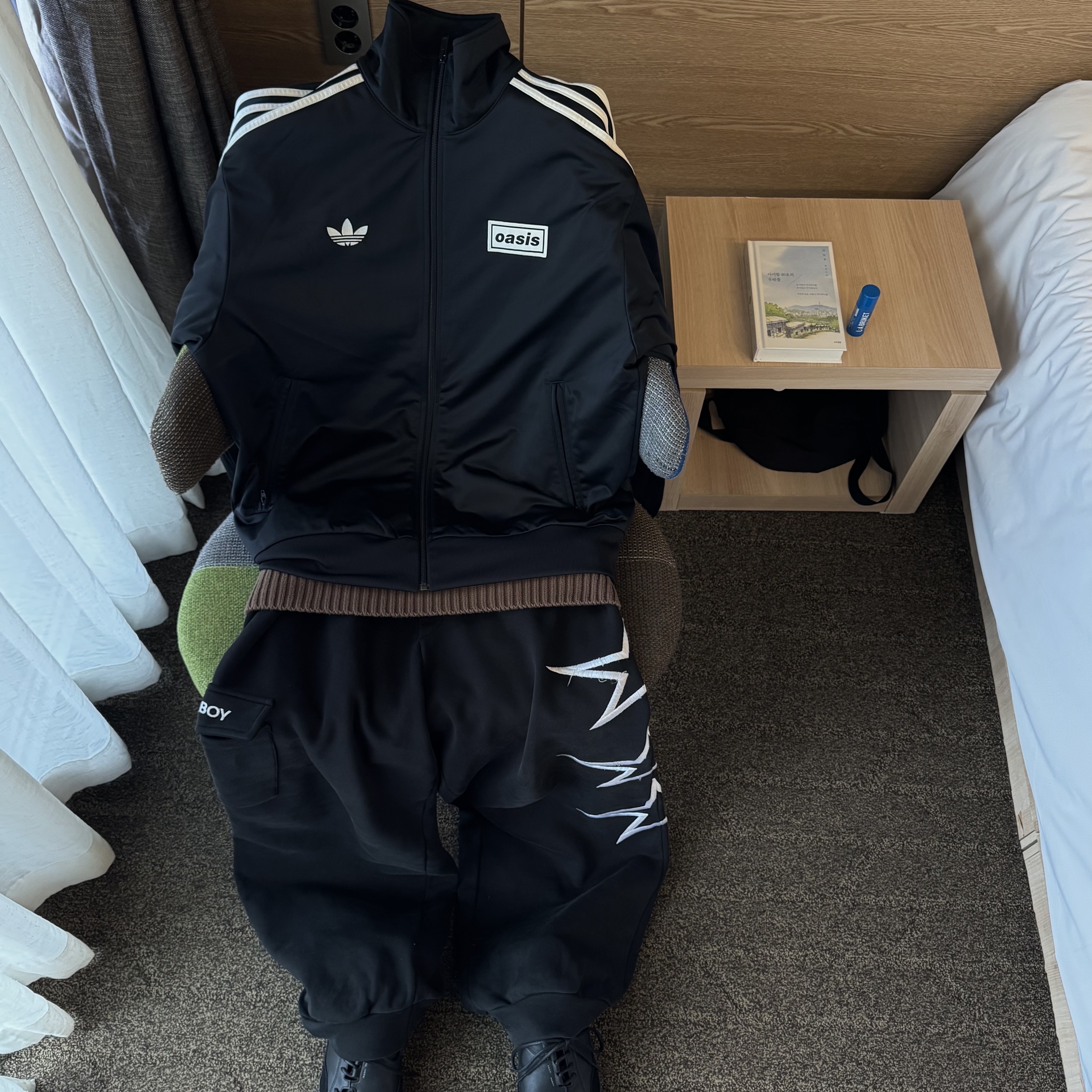 Adidas x Oasis Tour Firebird Track Top Black - KR Sizing 착용 스타일 - 1