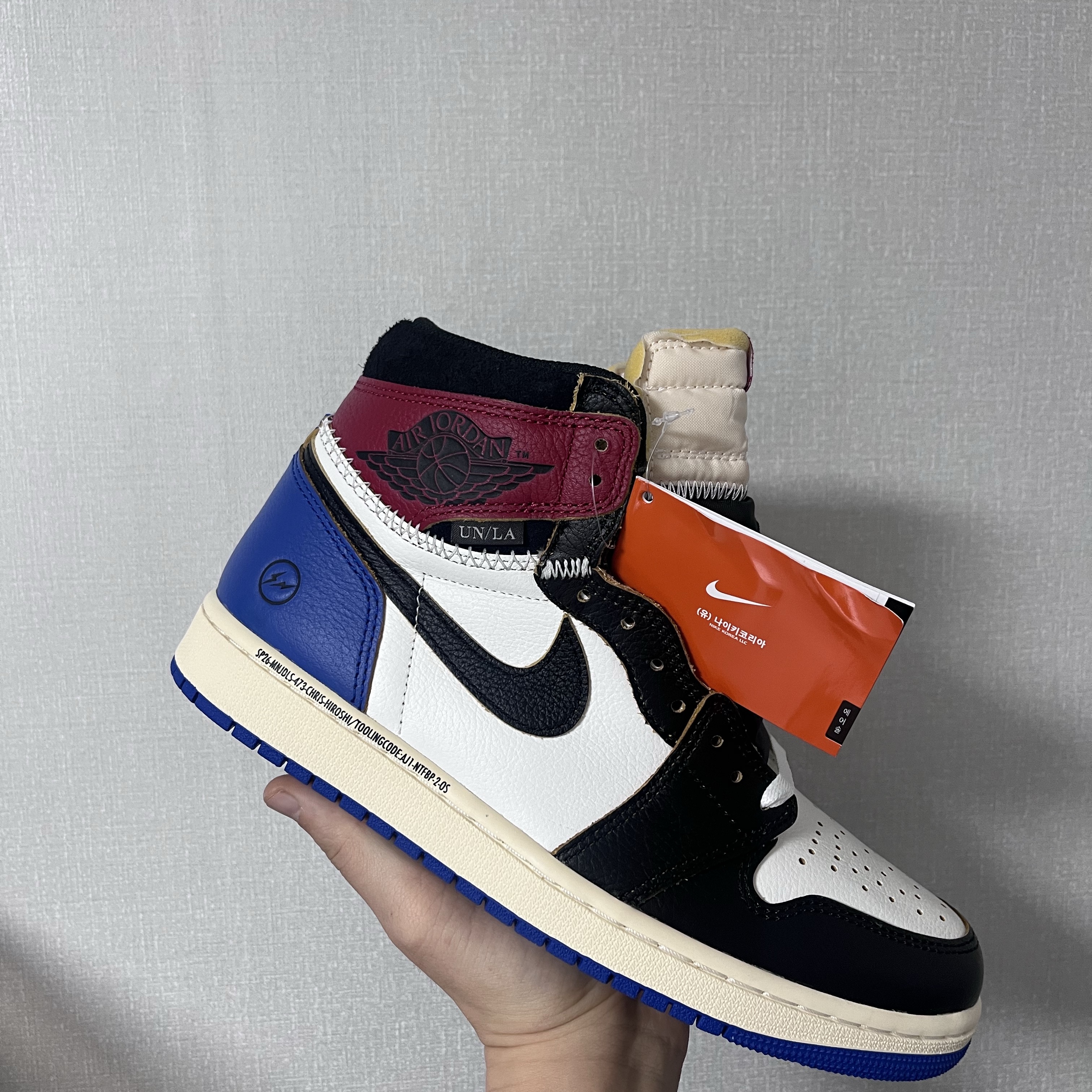 Jordan 1 x Fragment x Union LA Black and Varsity Red 착용 스타일