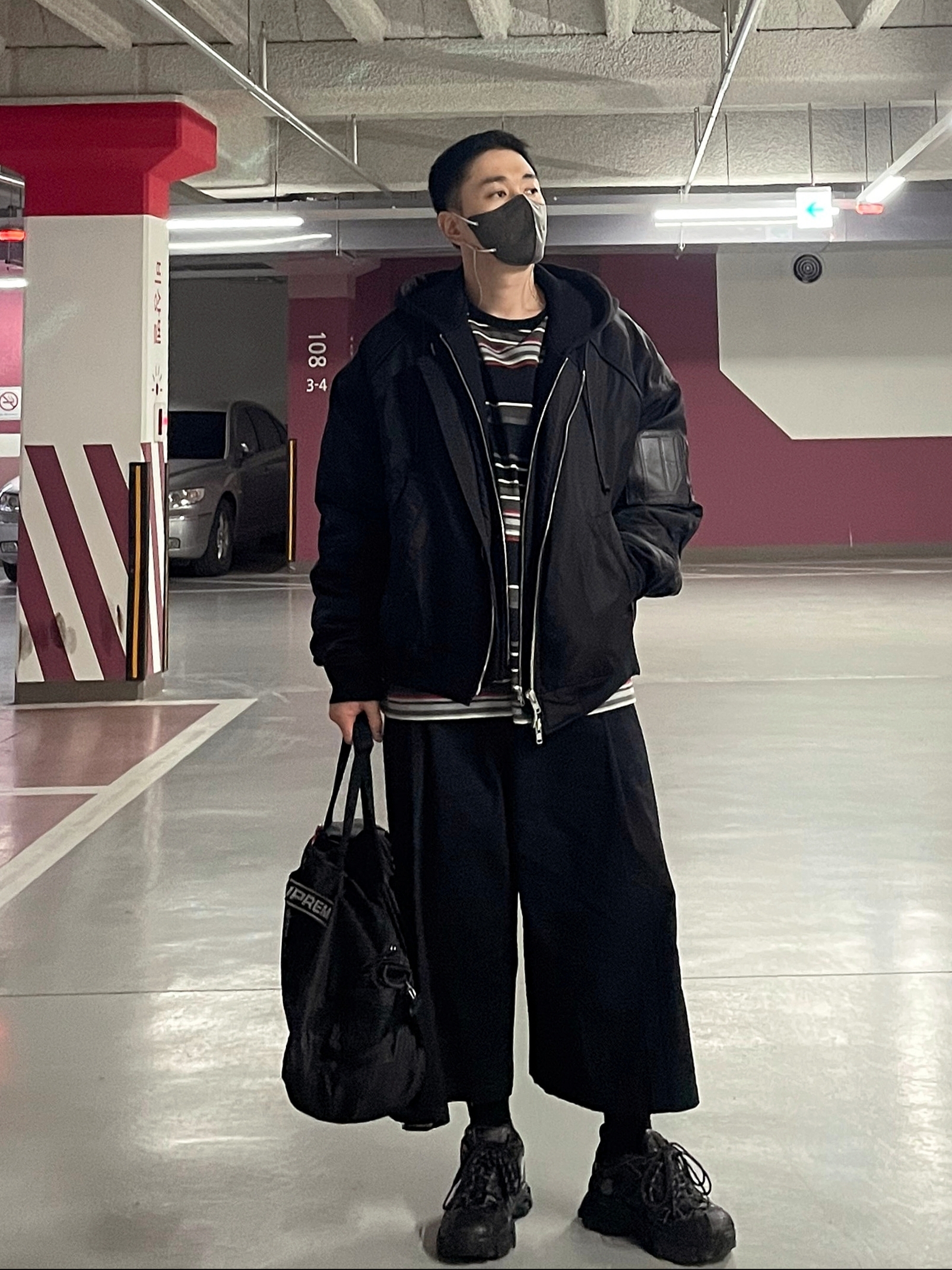 Juun.J Nylon Jersey Hooded Detachable MA-1 Jumper Black - 24FW, Supreme Duffle Bag Black - 23FW 착용 스타일 - 1