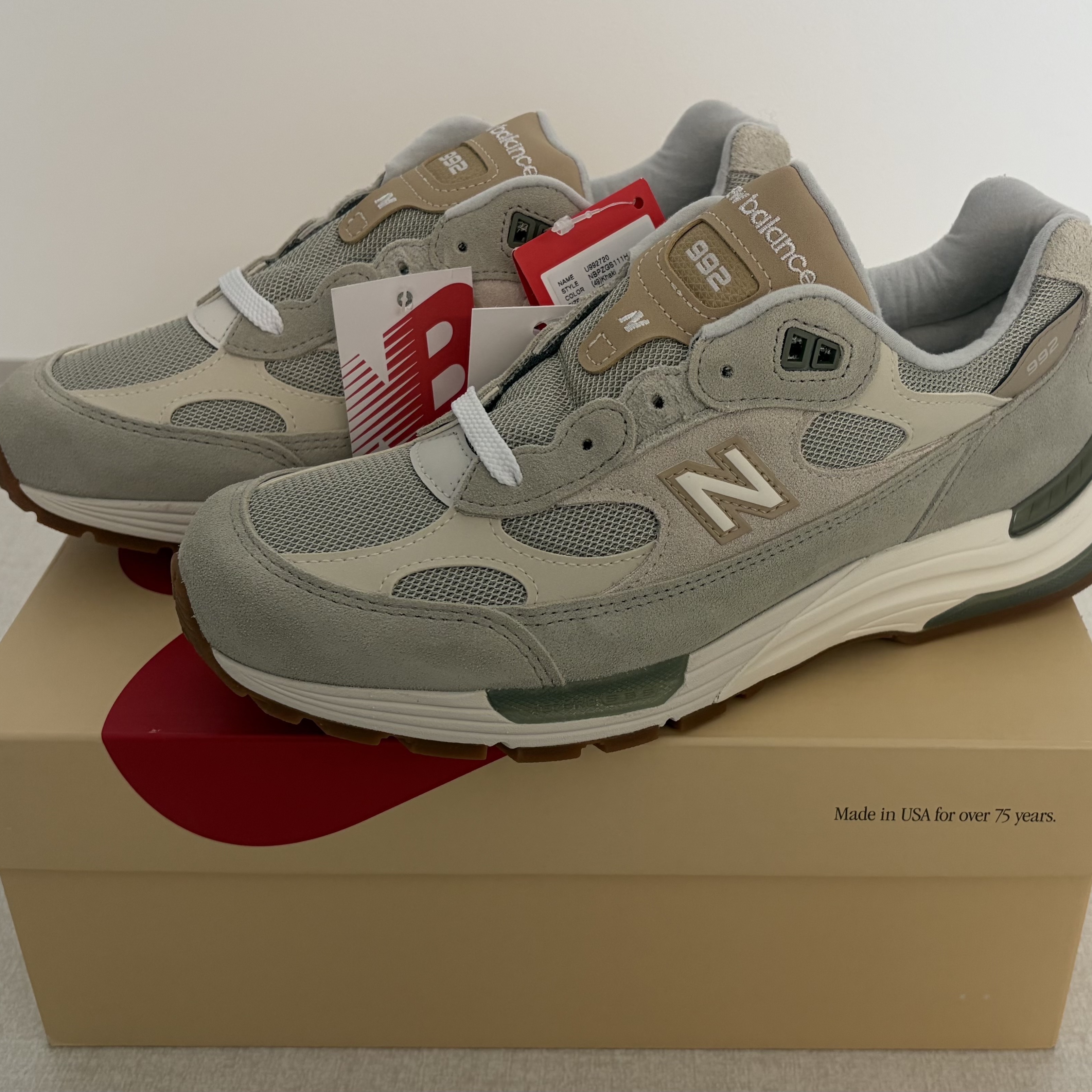 New Balance x Teddy Santis 992 Made in USA Olivine Incense 착용 스타일 - 1