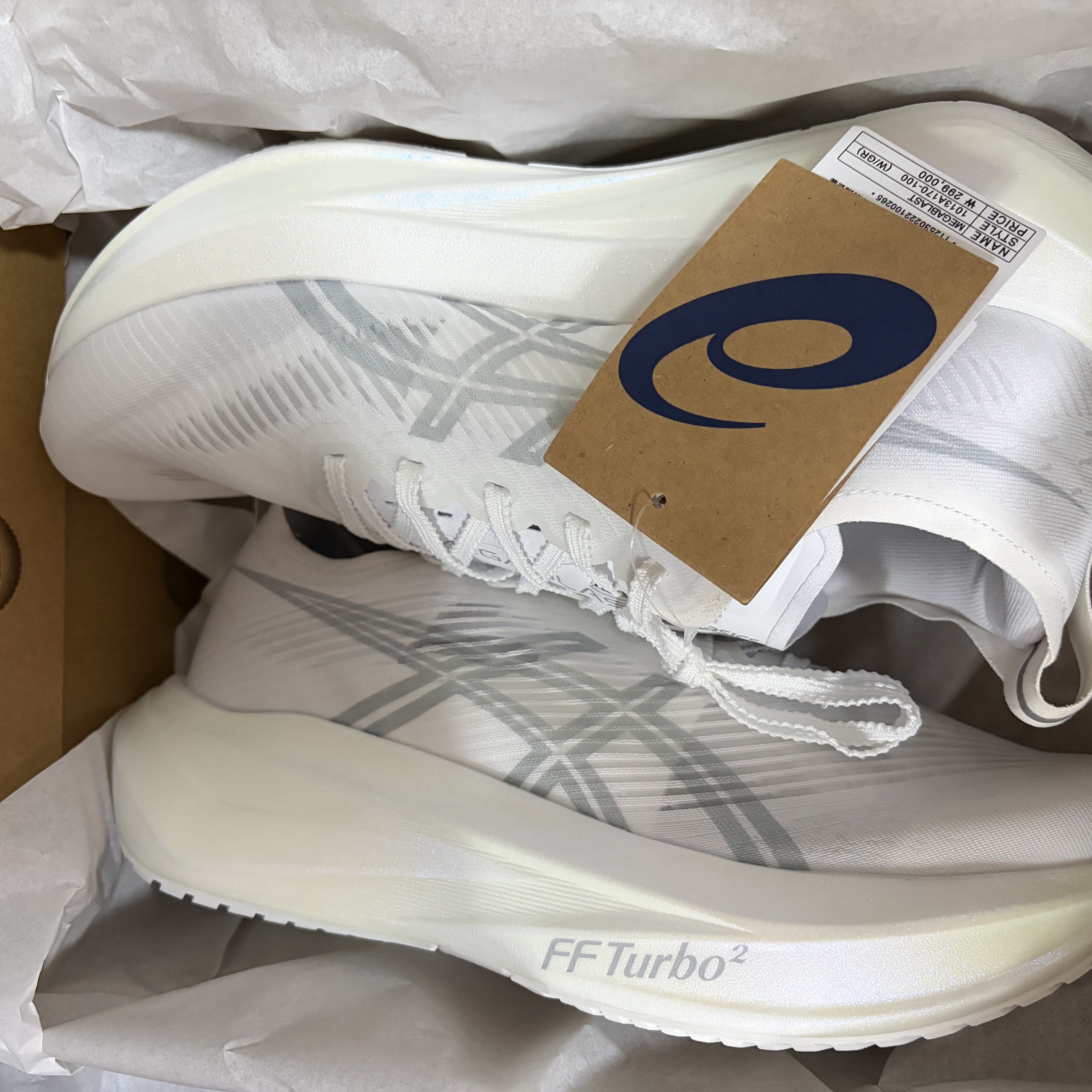 Asics Megablast White Piedmont Grey 착용 스타일