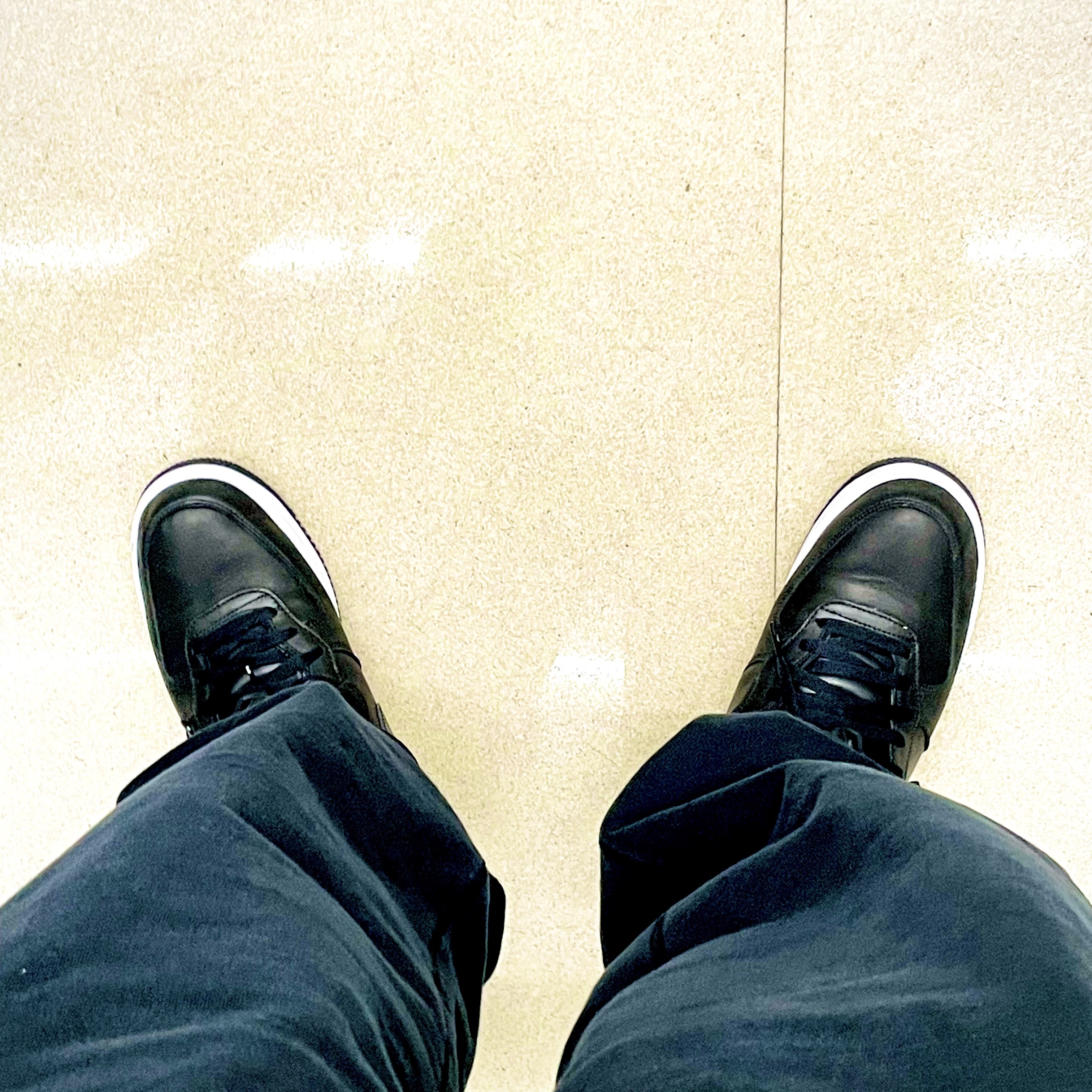 Nike x Stussy Air Force 1 '07 Mid SP Black, Nike x Stussy Washed Fleece Pants Black (FN5235-010) 착용 스타일