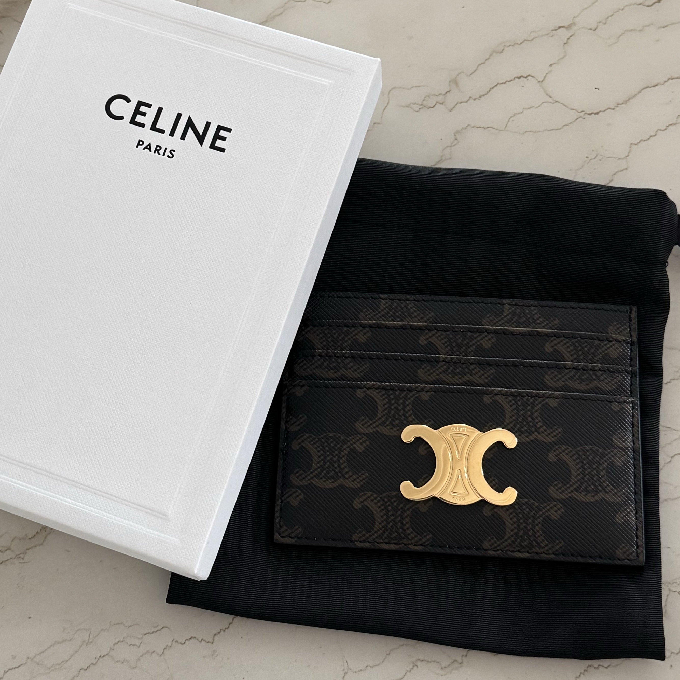 Celine Triomphe Card Holder in Triomphe Canvas Tan 착용 스타일