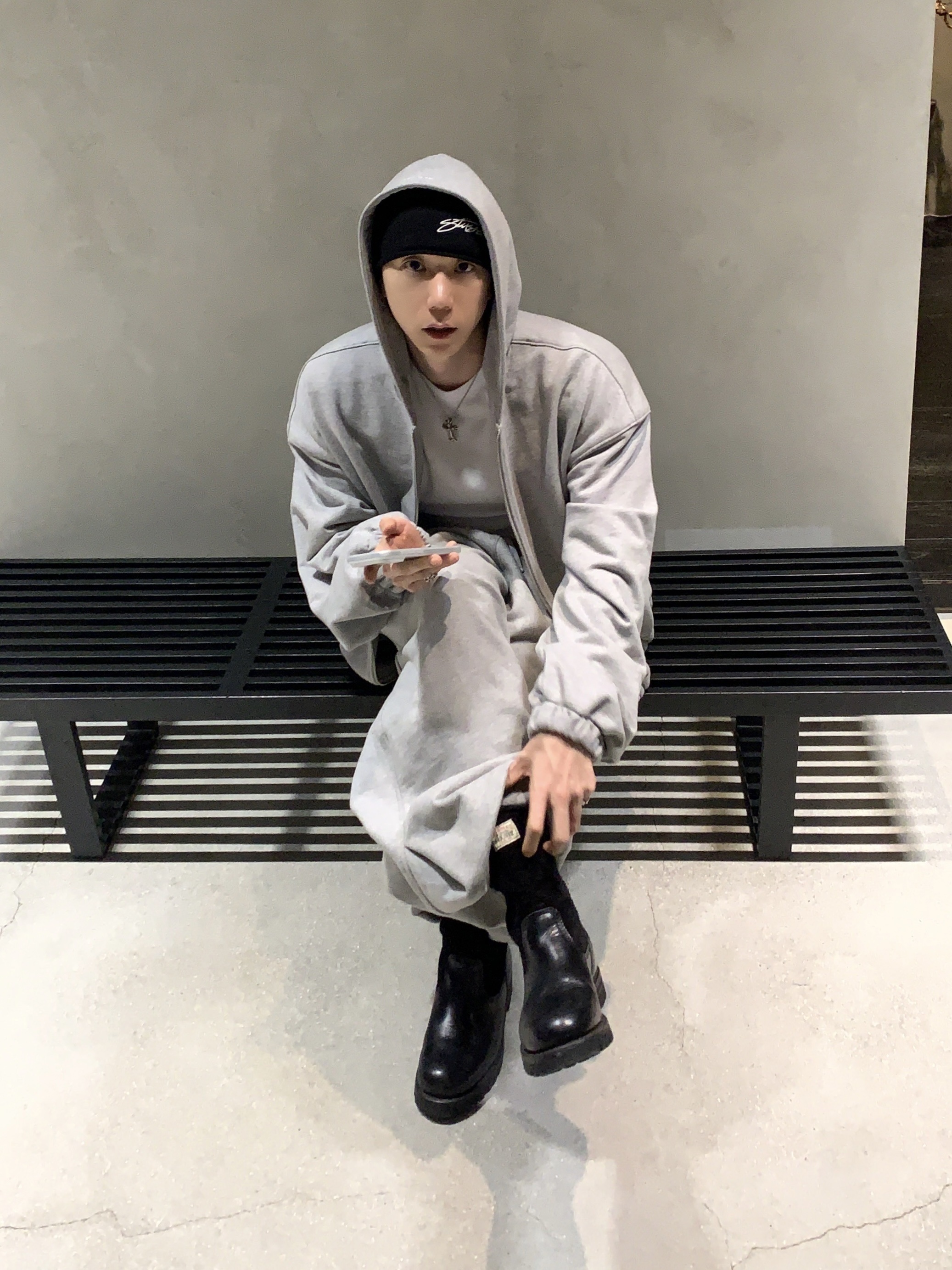 Stussy Skullcap Chain Stitch Rolled Edge Black, Our Legacy x Stussy Work Shop Work Boot Black Leather 착용 스타일 - 5