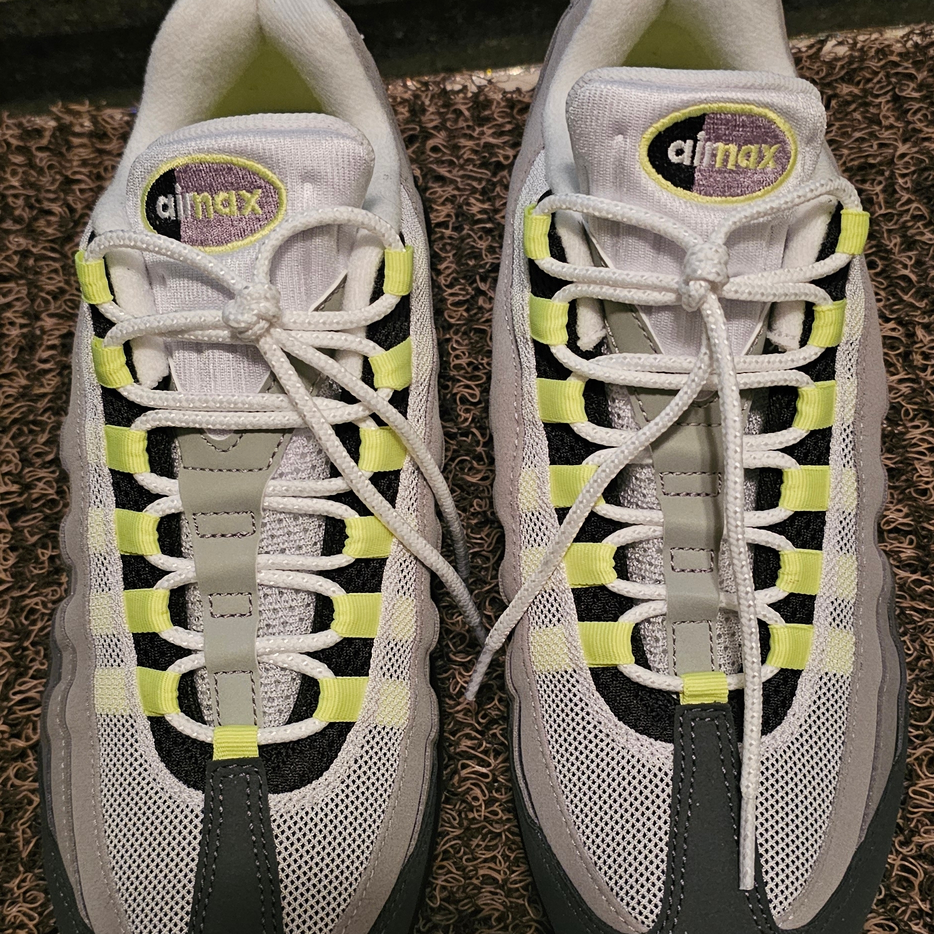 Nike Air Max 95 OG Neon 착용 스타일 - 1