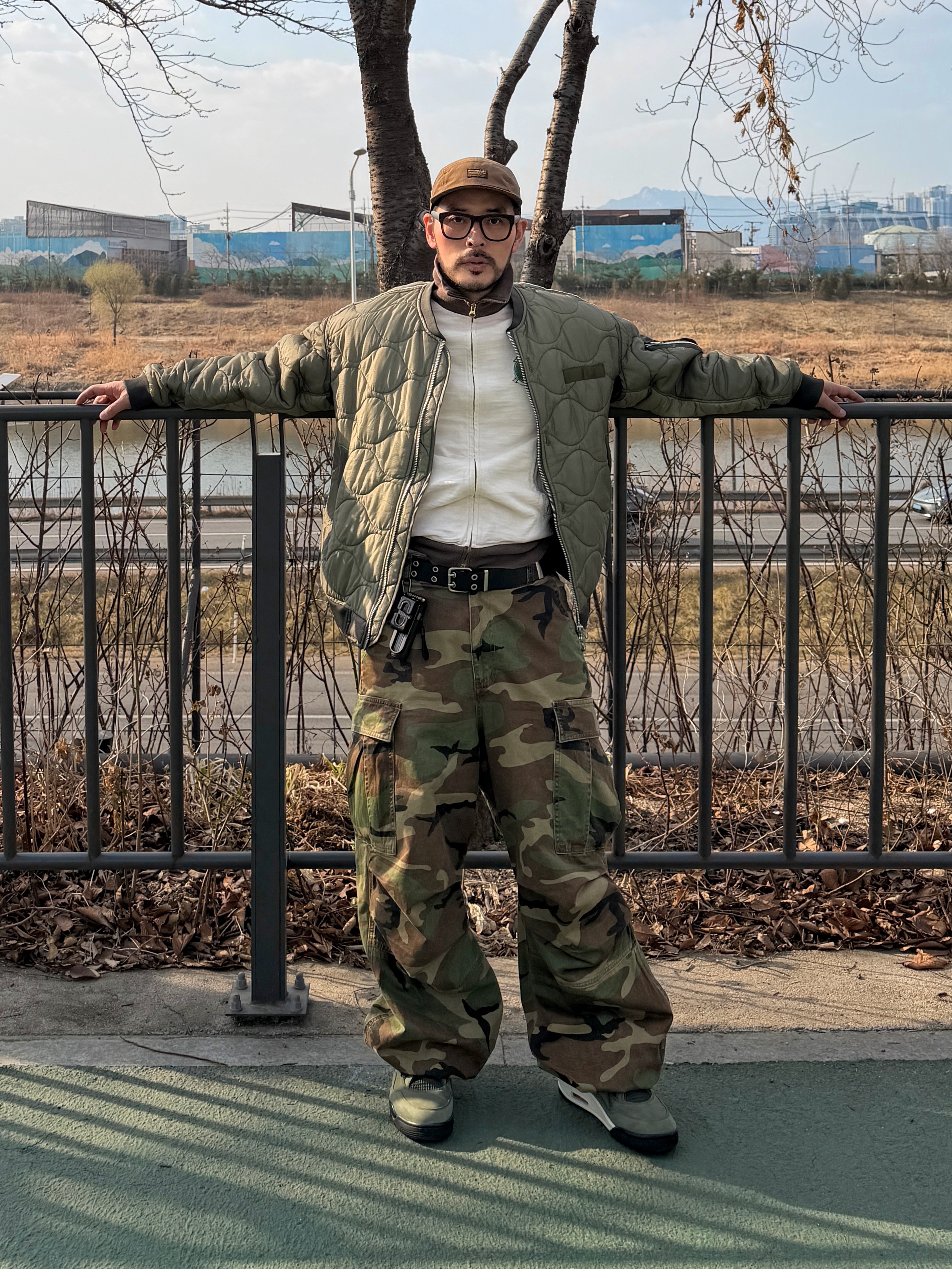 Jordan 4 x Undefeated Retro OG SP Deep Green and Clementine 착용 스타일 - 6