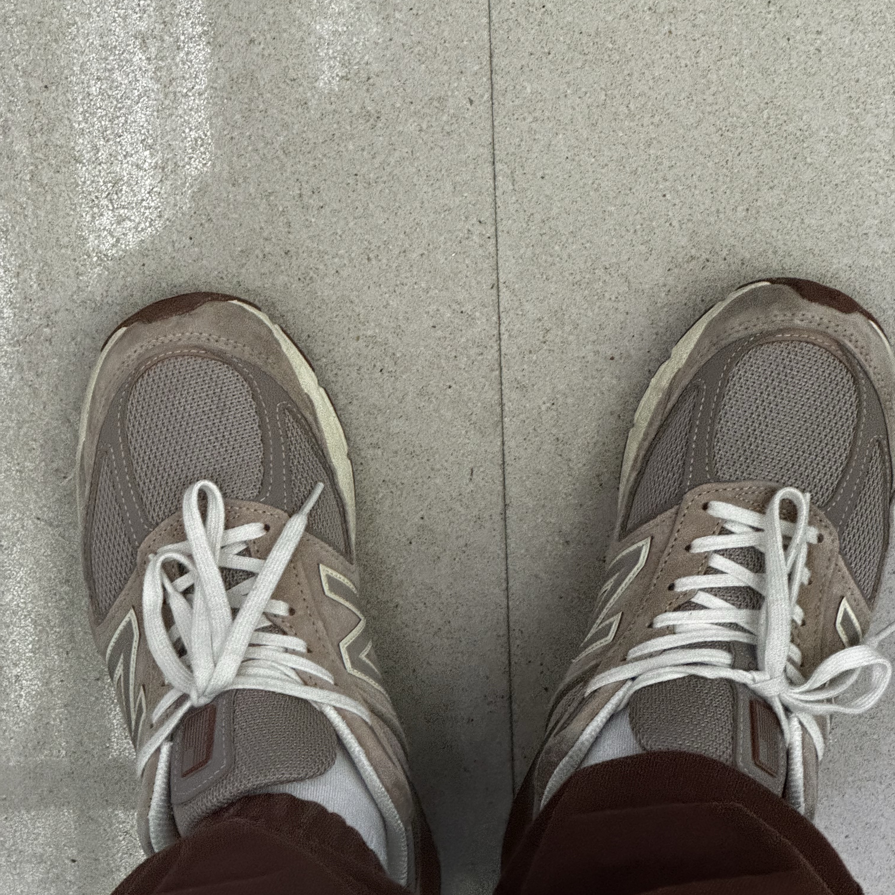 New Balance x Slow Steady Club 990v5 Made in USA Brown 착용 스타일