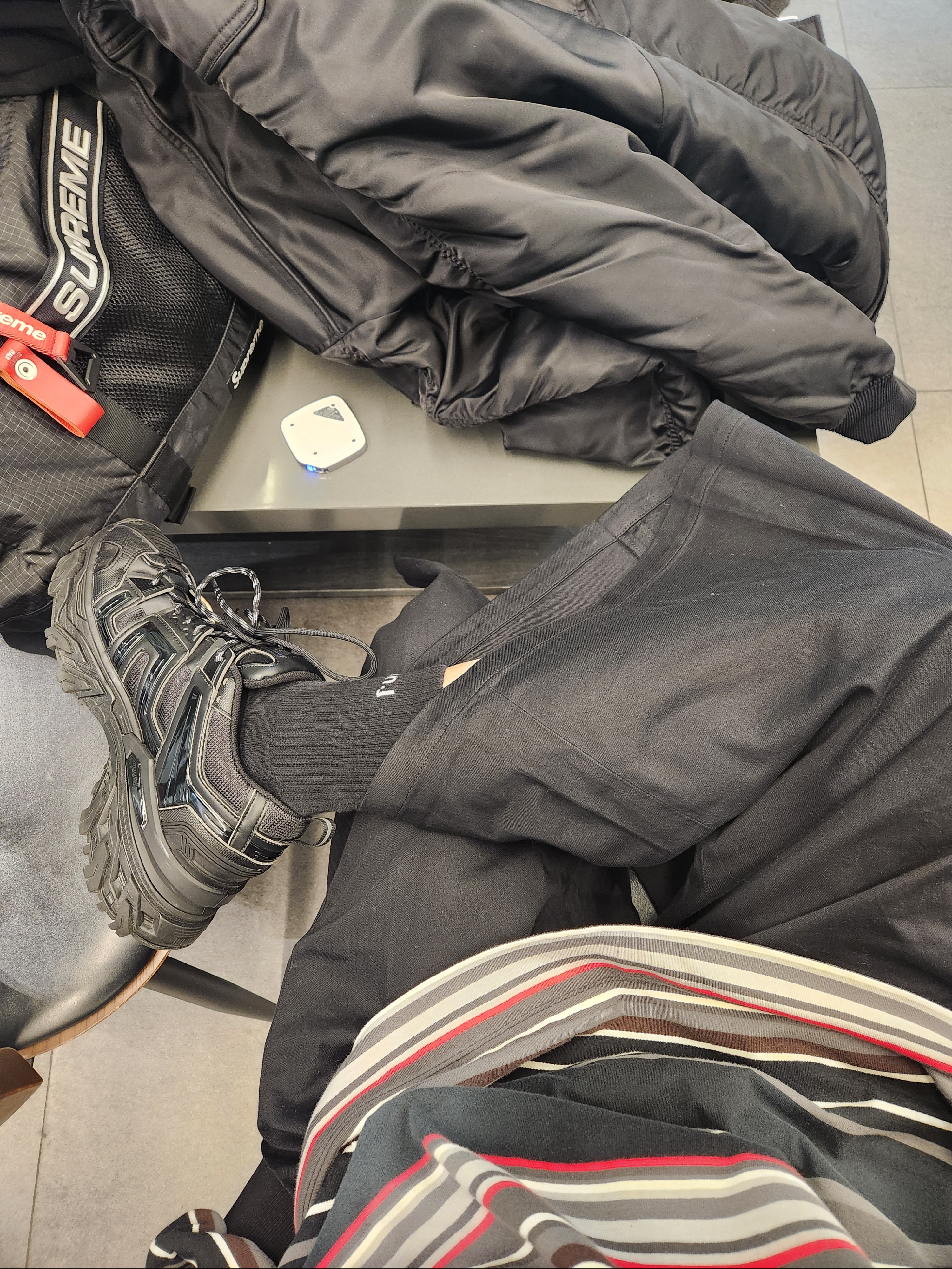 Juun.J Nylon Jersey Hooded Detachable MA-1 Jumper Black - 24FW, Supreme Duffle Bag Black - 23FW 착용 스타일 - 3