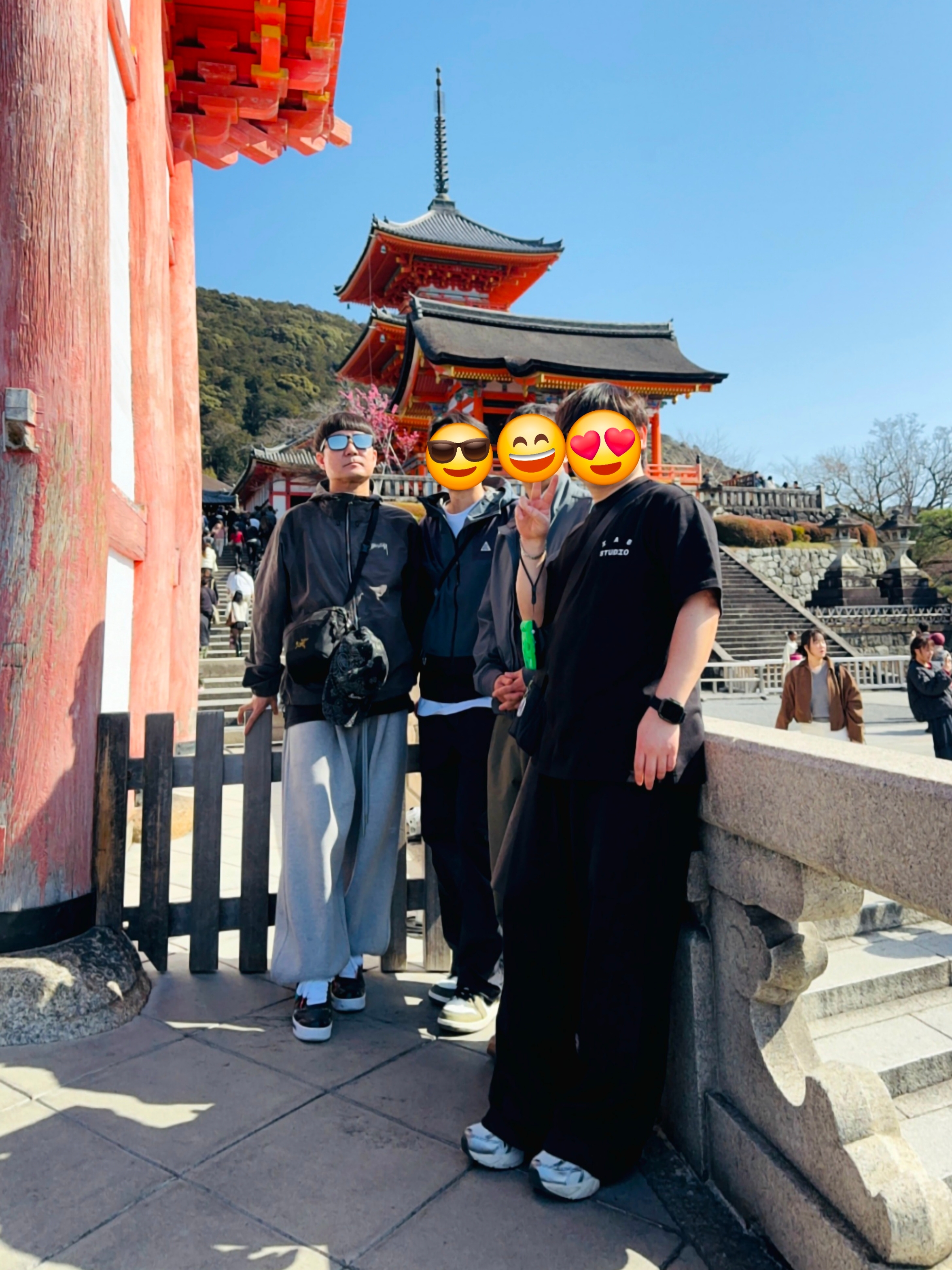 Undermycar Mu.03 Anti Fxxking Logo Play Oversized Sweat Jogger Melange Gray, Nike x Peaceminusone Air Force 1 Low Para-Noise 3.0 Black and Multicolor 착용 스타일 - 2