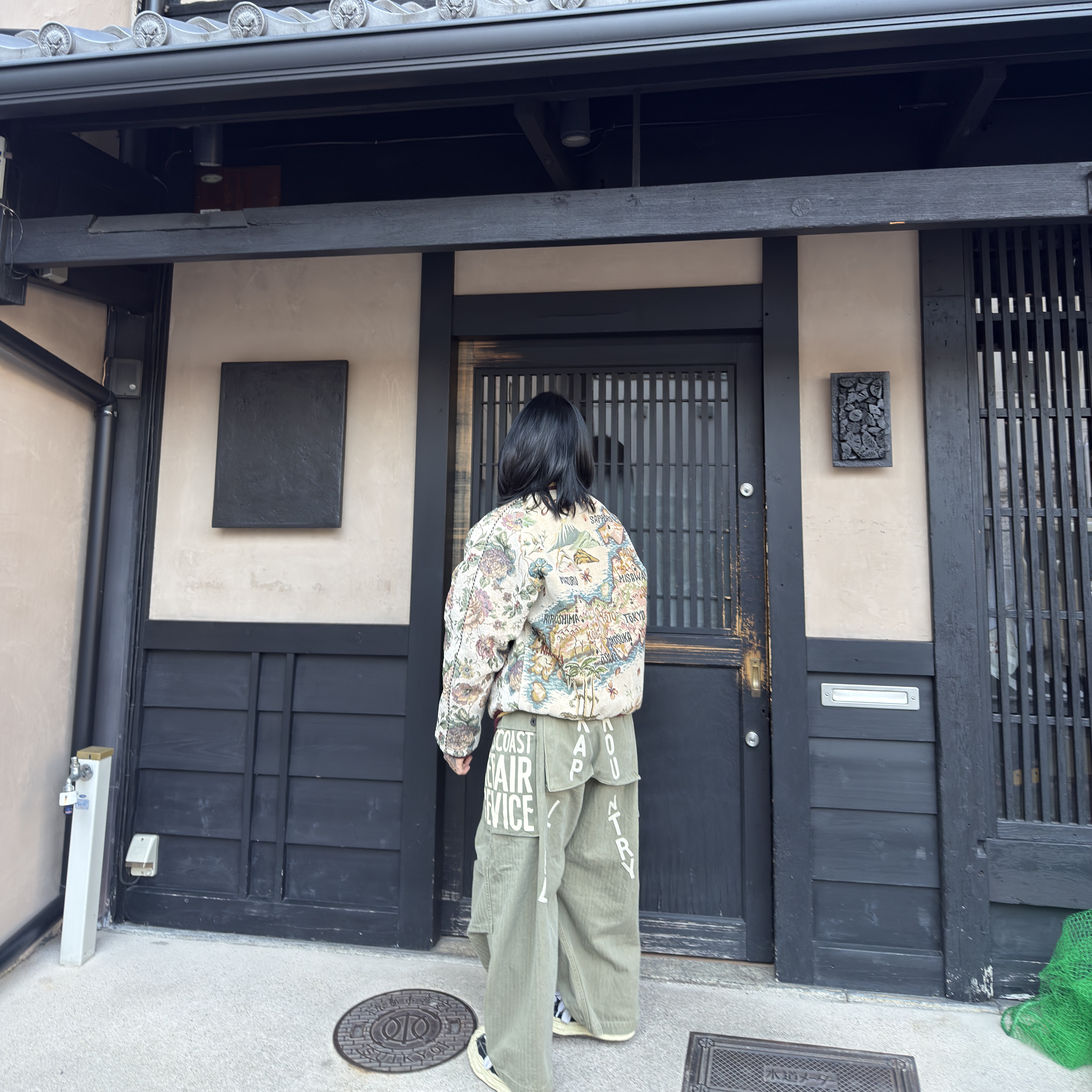 Kapital Gobelin Souvenir Jacket Japan Beige, Kapital Herringbone Jumbo Monkey Pants Factory Repair & Embroidery Khaki 착용 스타일 - 2