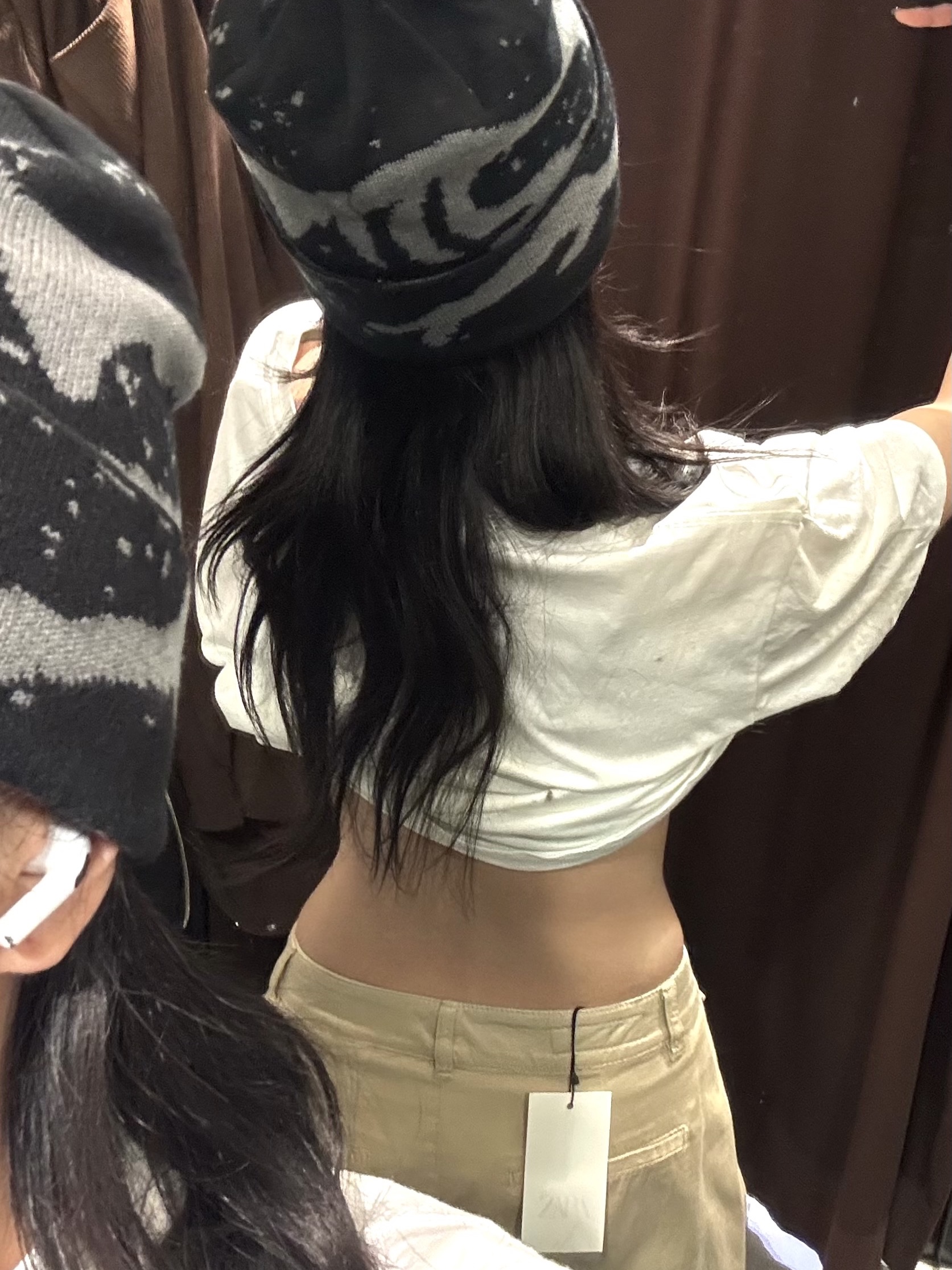 Arc'teryx Grotto Toque Orca, (W) Marithe Francois Girbaud Classic Logo Tee White 착용 스타일