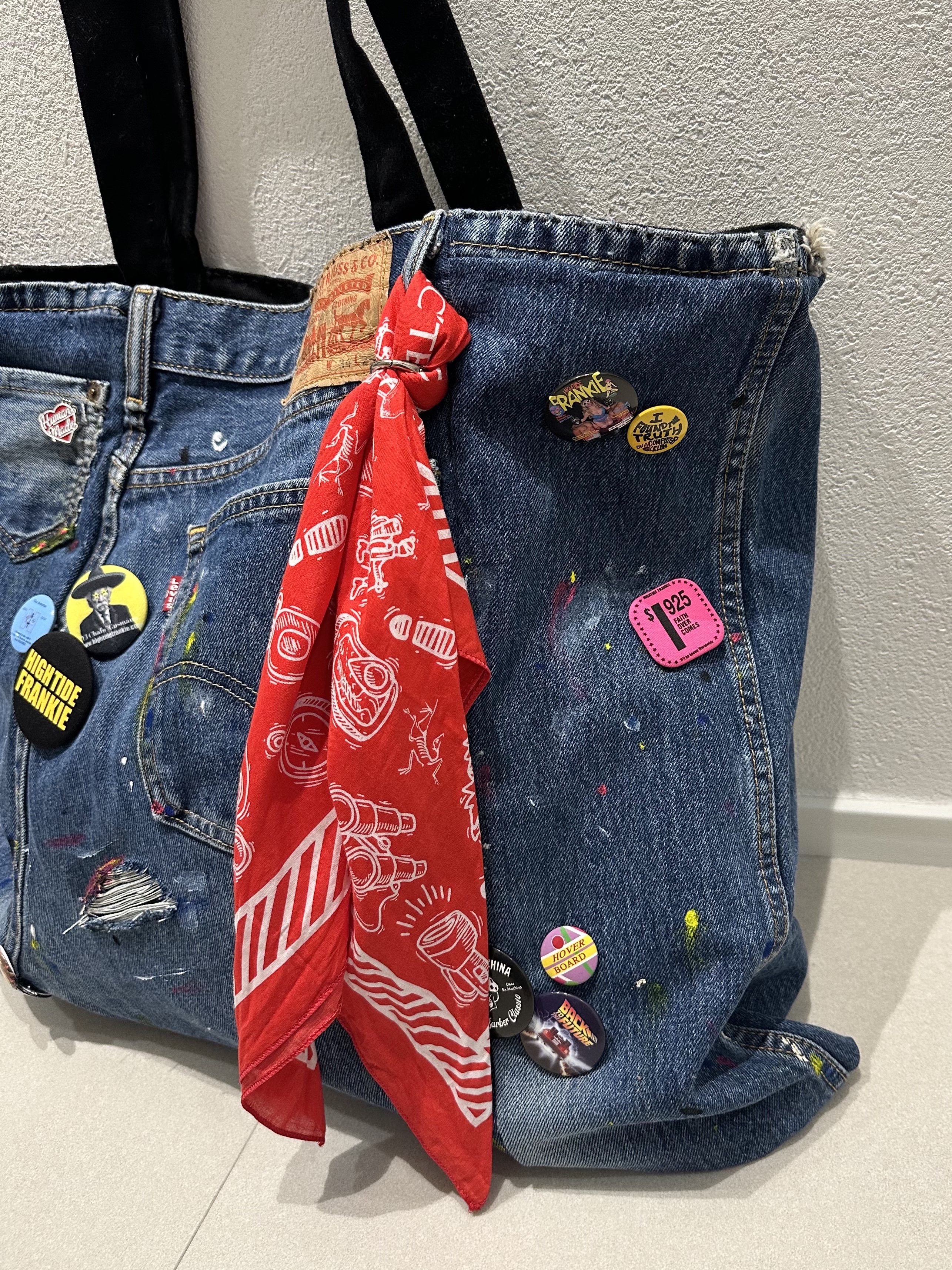 HIGHTIDE FRANKIE Paradise Badge Set A, Human Made Heart Pins Red 착용 스타일 - 3