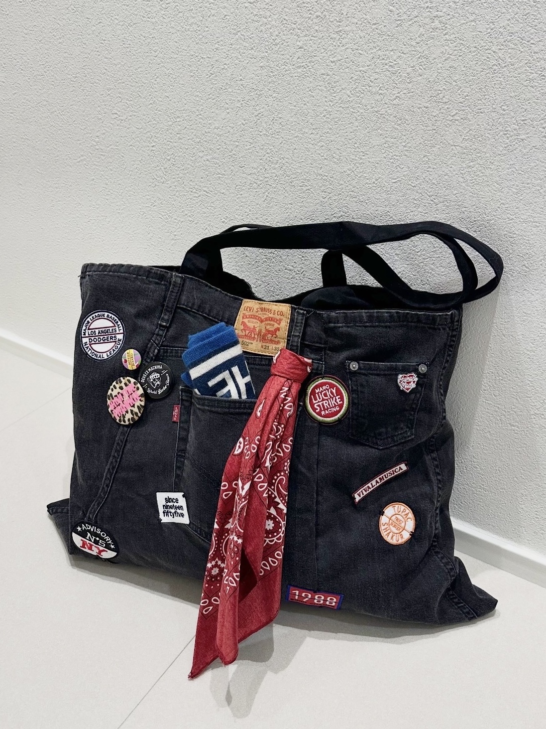 HIGHTIDE FRANKIE Frankie Badge Set B, Human Made Heart Pins Red 착용 스타일 - 1