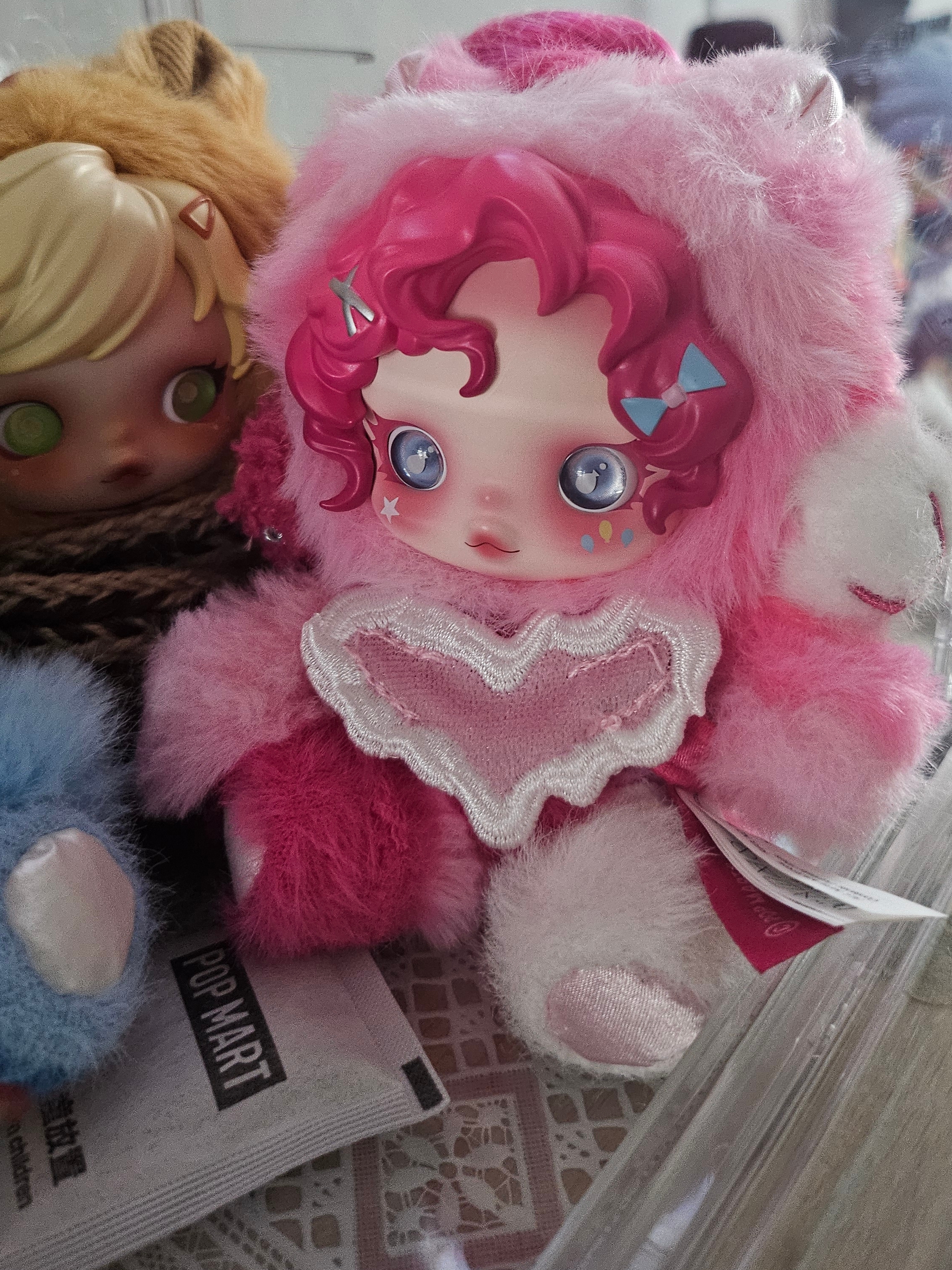 Pop Mart Skullpanda x My Little Pony Series Plush Doll Pendant Pinkie Pie (Opened Case), Pop Mart Skullpanda x My Little Pony Series Plush Doll Pendant Queen Chrysalis (Opened Case) 착용 스타일 - 1