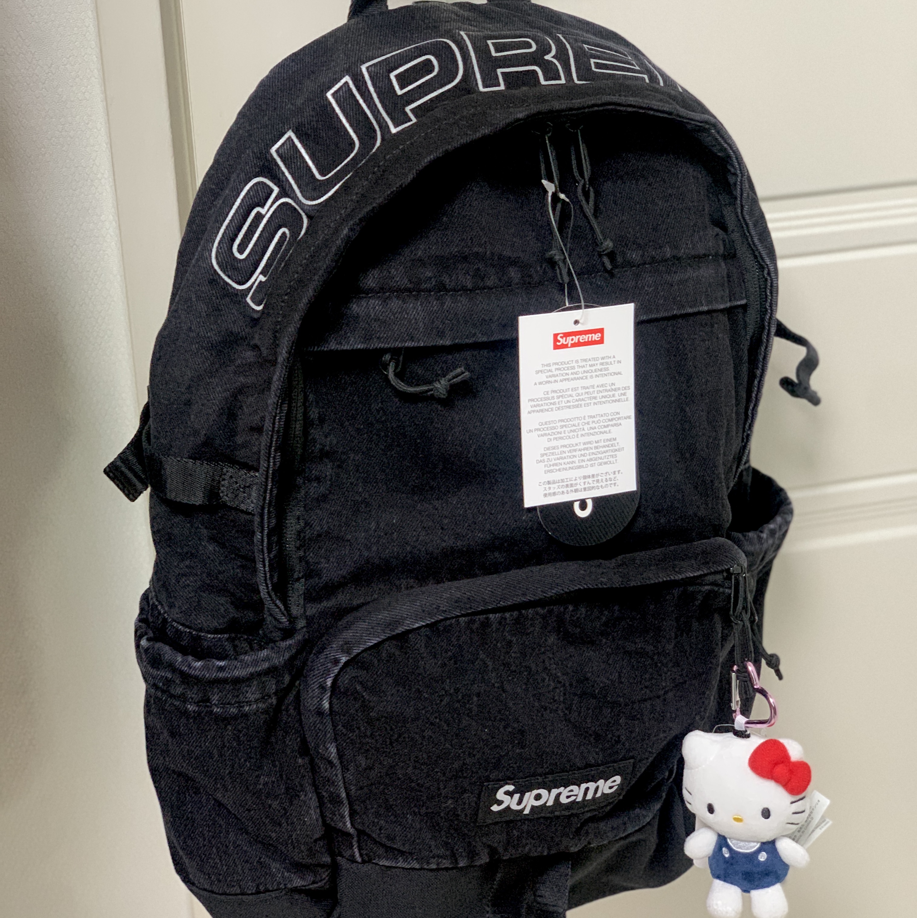 Supreme Denim Backpack Black - 25FW, Sanrio Hello Kitty Mini Mascot Holder 착용 스타일