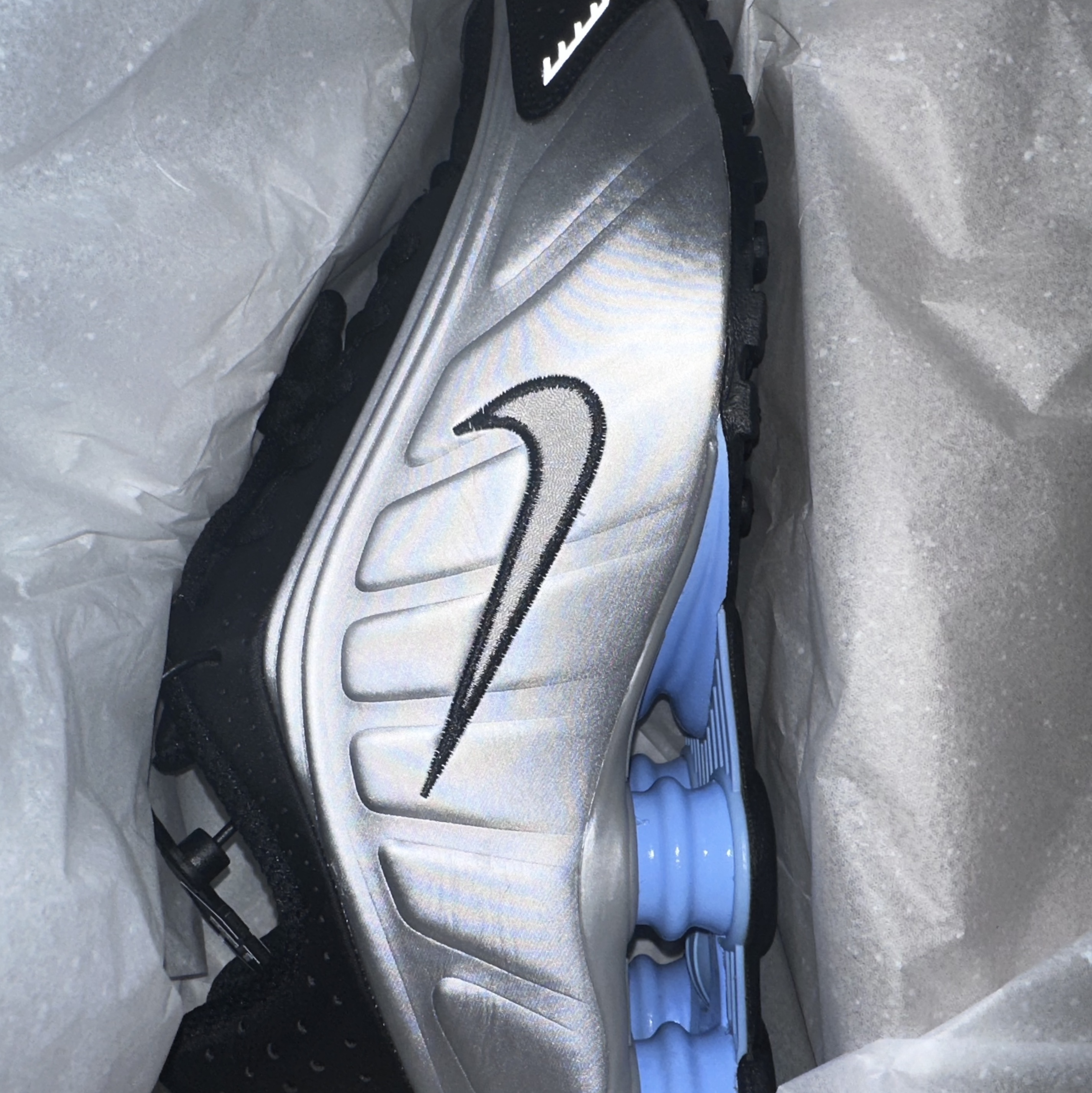 Nike Shox R4 Metallic Silver Black 착용 스타일