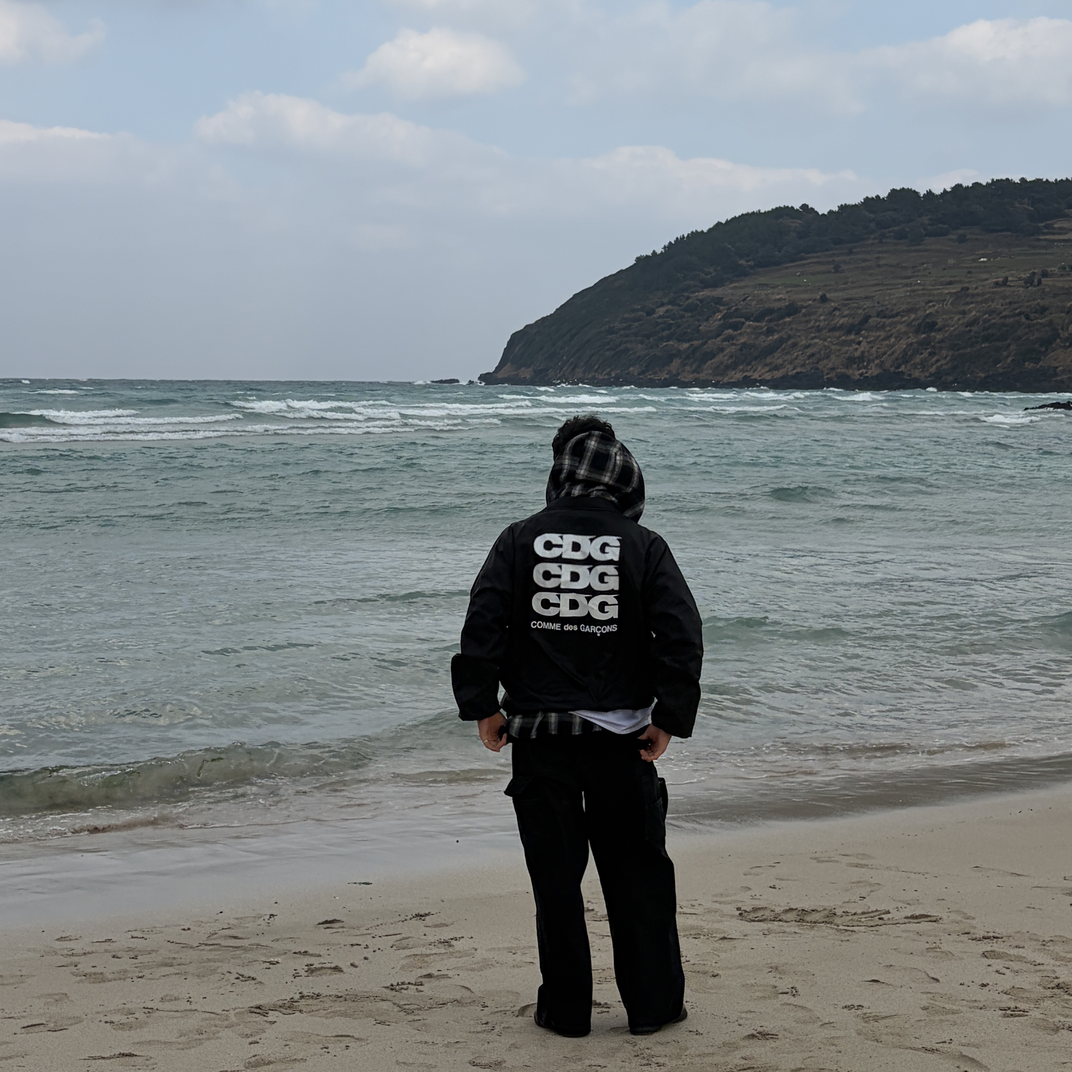 CDG Logo Coach Jacket Black, CDG Logo Check Muffler White Black 착용 스타일 - 2