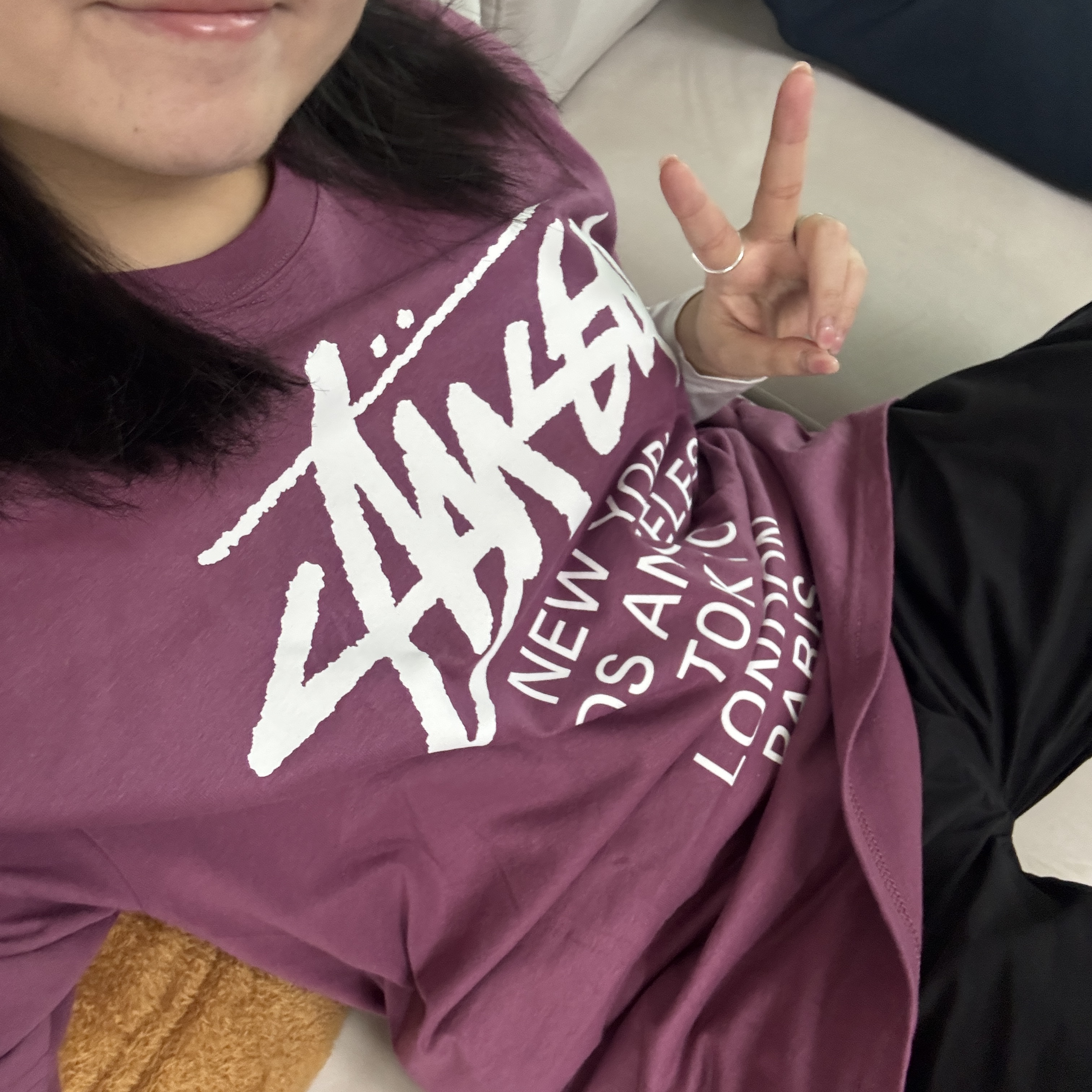 Stussy World Tour T-Shirt Berry 2024 착용 스타일