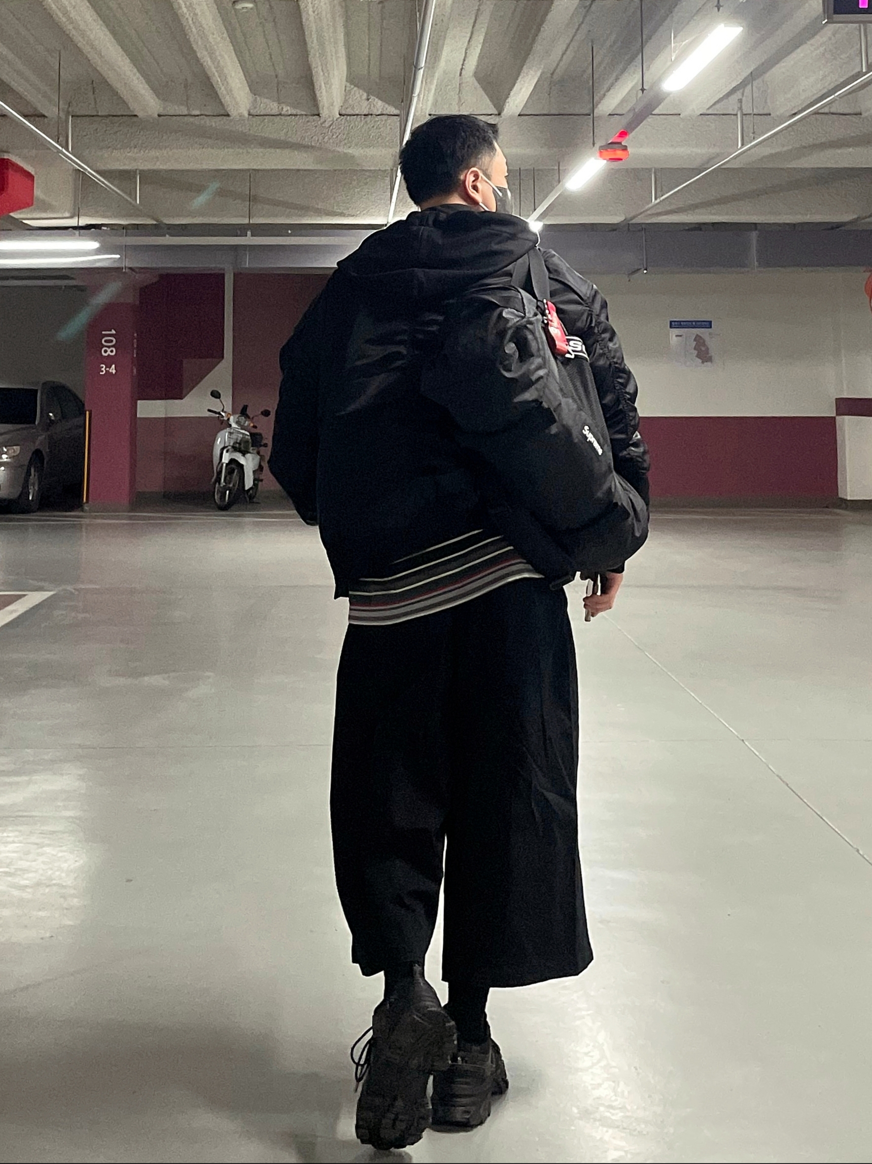 Juun.J Nylon Jersey Hooded Detachable MA-1 Jumper Black - 24FW, Supreme Duffle Bag Black - 23FW 착용 스타일 - 2