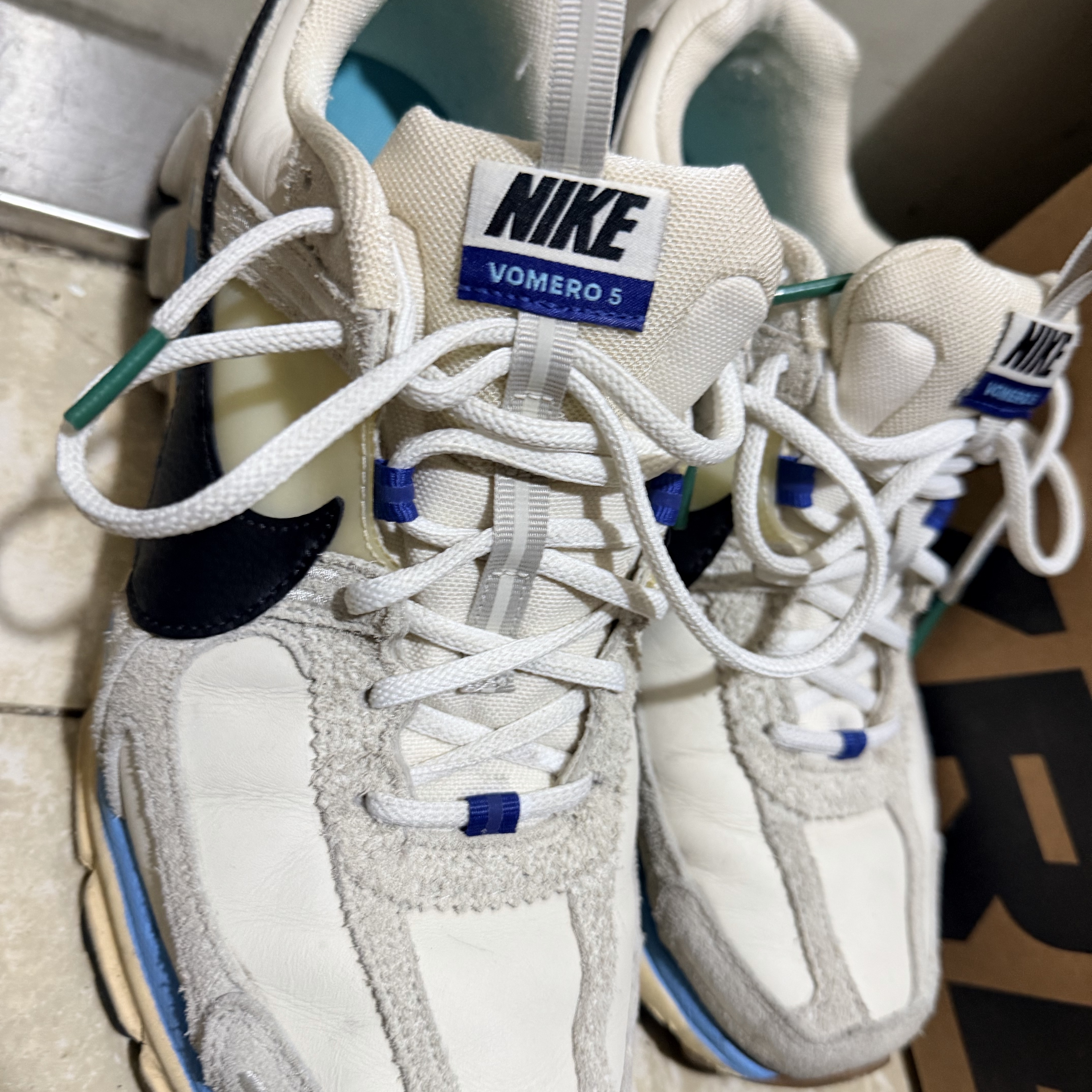(W) Nike Zoom Vomero 5 PRM Designed by Japan 착용 스타일