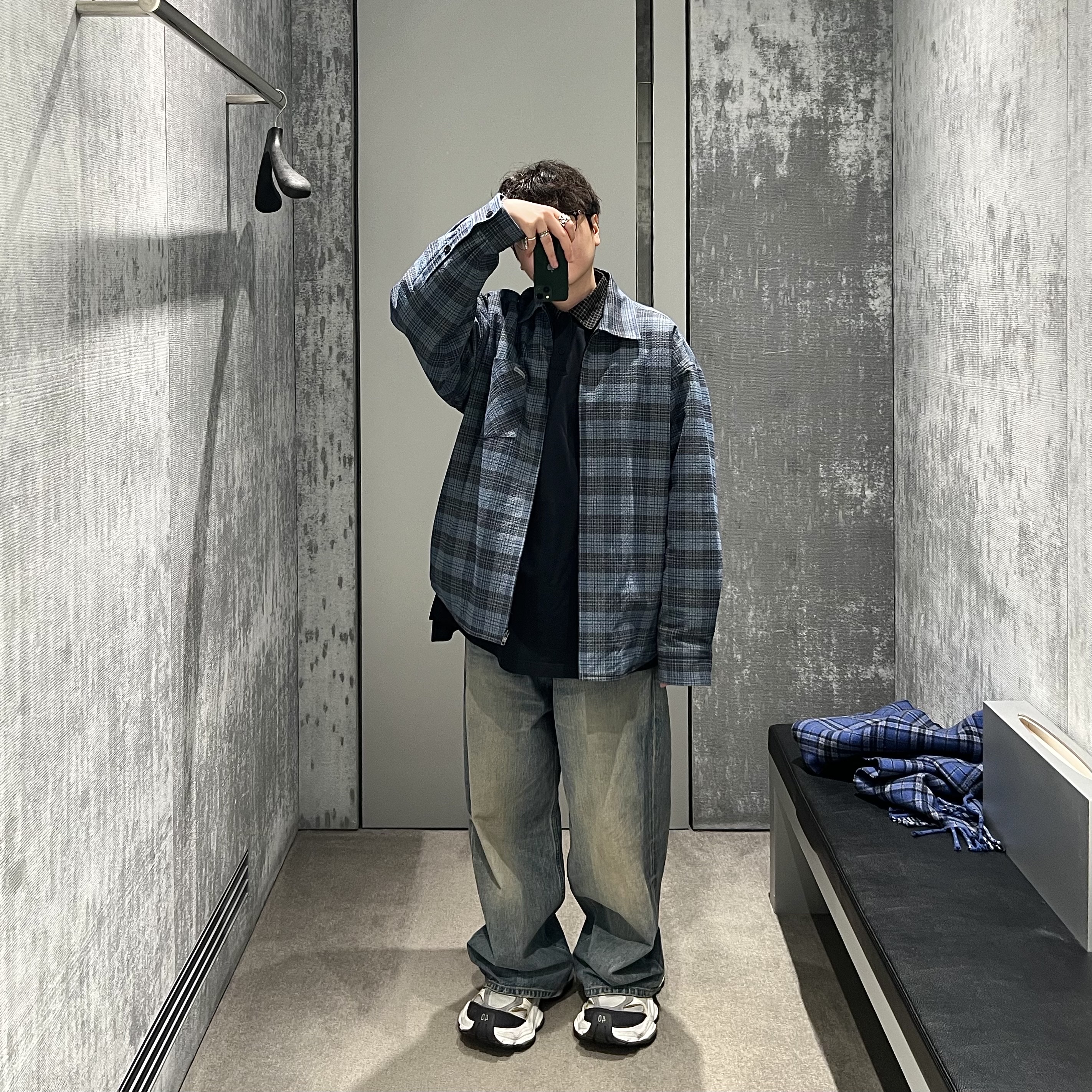 Balenciaga Cargo Sneakers White Grey, Balenciaga Oversized Baggy Pants Light Blue 착용 스타일 - 2