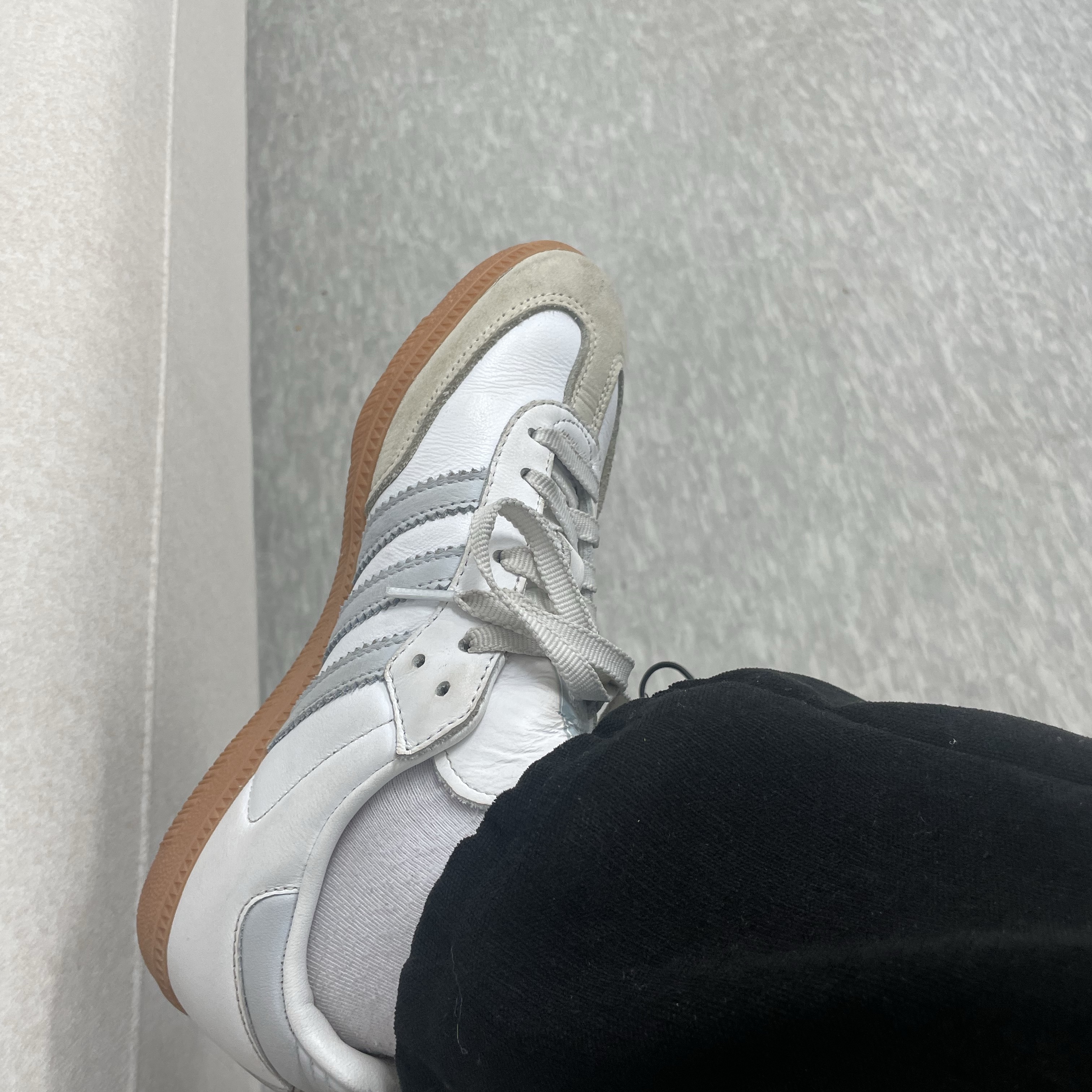 (W) Adidas Samba OG Cloud White Halo Blue 착용 스타일