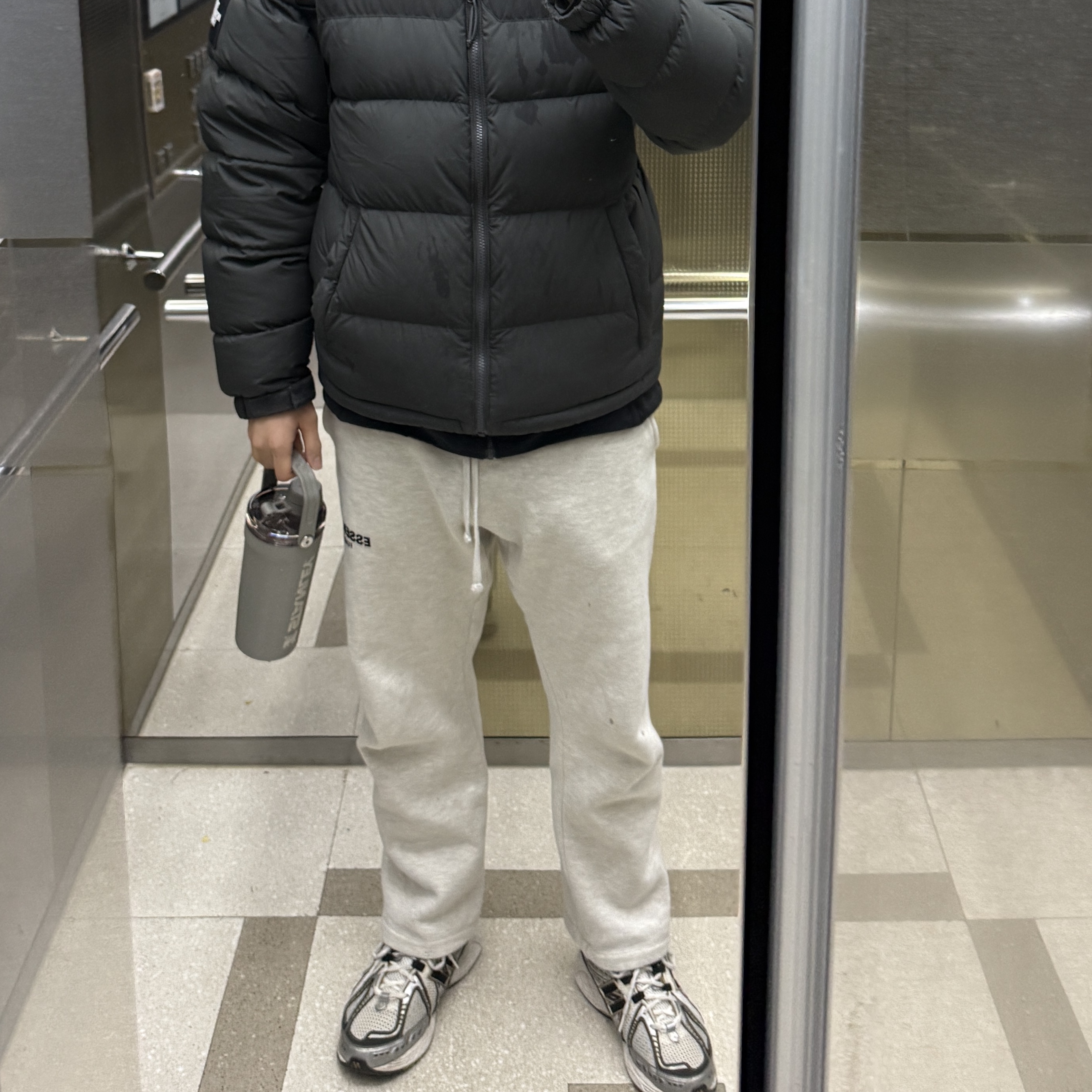Essentials Logo Print Sweatpants Garden Glove - Mr. Porter Exclusive 착용 스타일