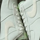 Nike Air Force 1 '07 LV8 Sea Glass Chlorophyll 착용 스타일