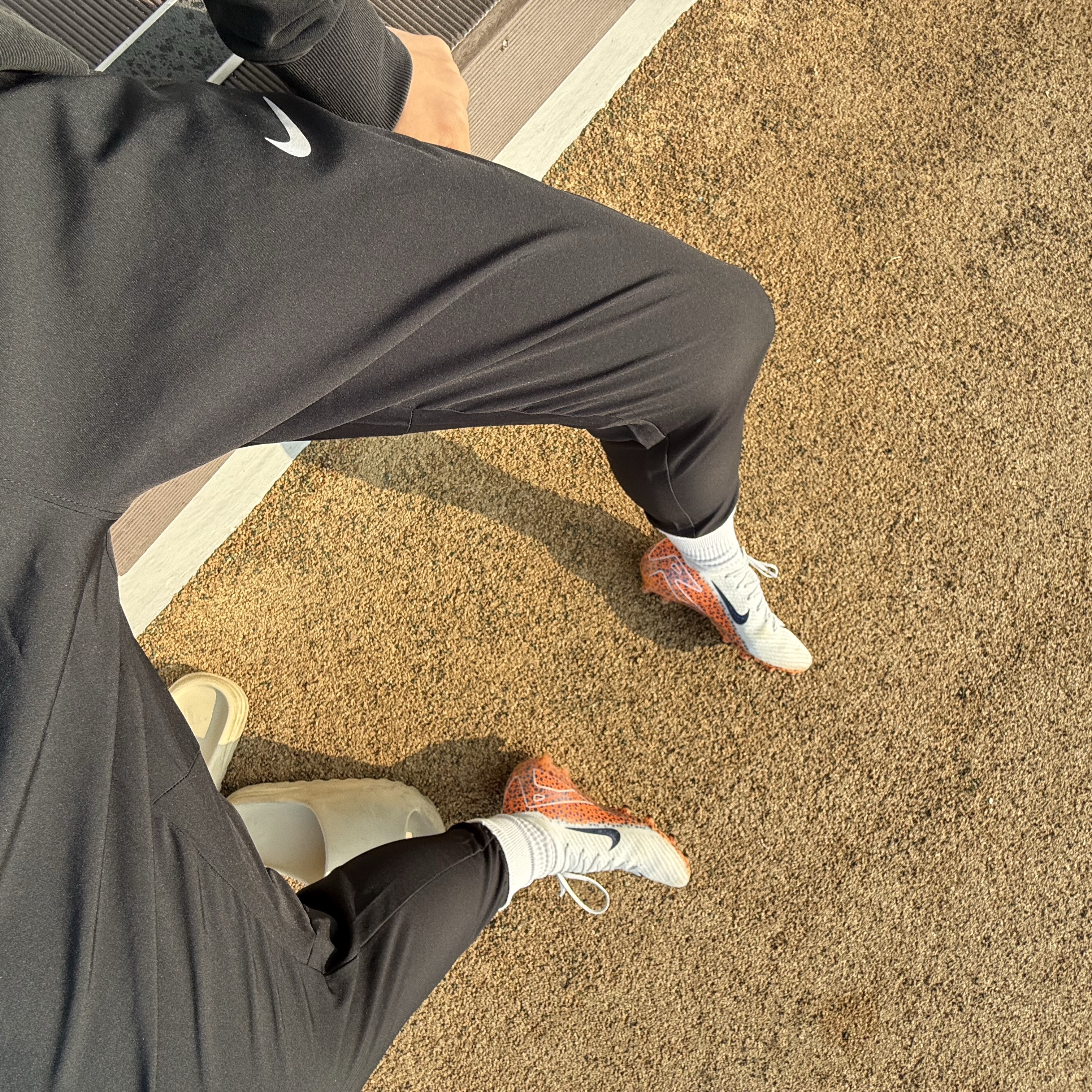 Nike Zoom Mercurial Vapor 16 Elite FG OLY Electric, Adidas Yeezy Slide Bone 2022/2023 착용 스타일