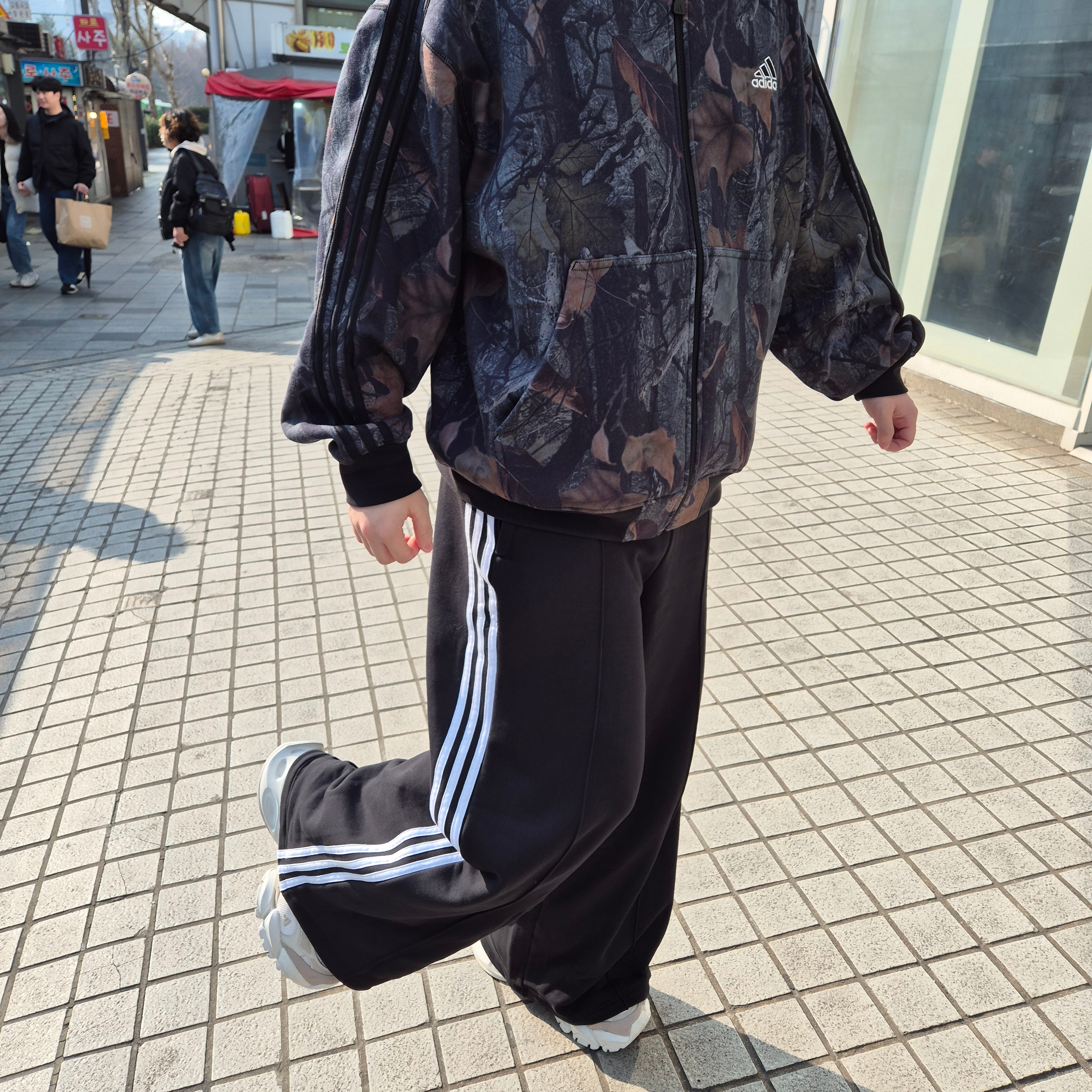 (W) Adidas Essentials 3-Stripes French Terry Wide Pants Black - KR Sizing, Adidas Vento XLG Deluxe Wonder Beige Bliss 착용 스타일