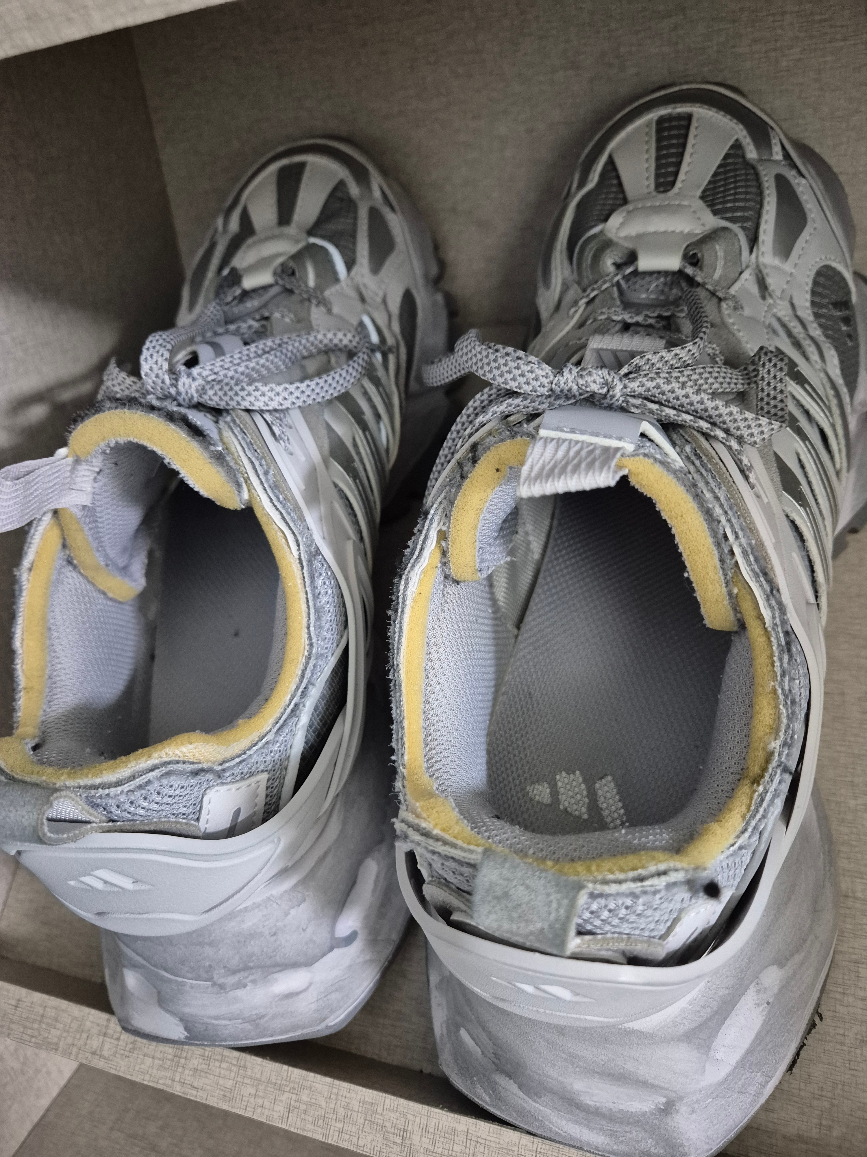 Adidas XLG Runner Deluxe Grey Silver Metallic 착용 스타일