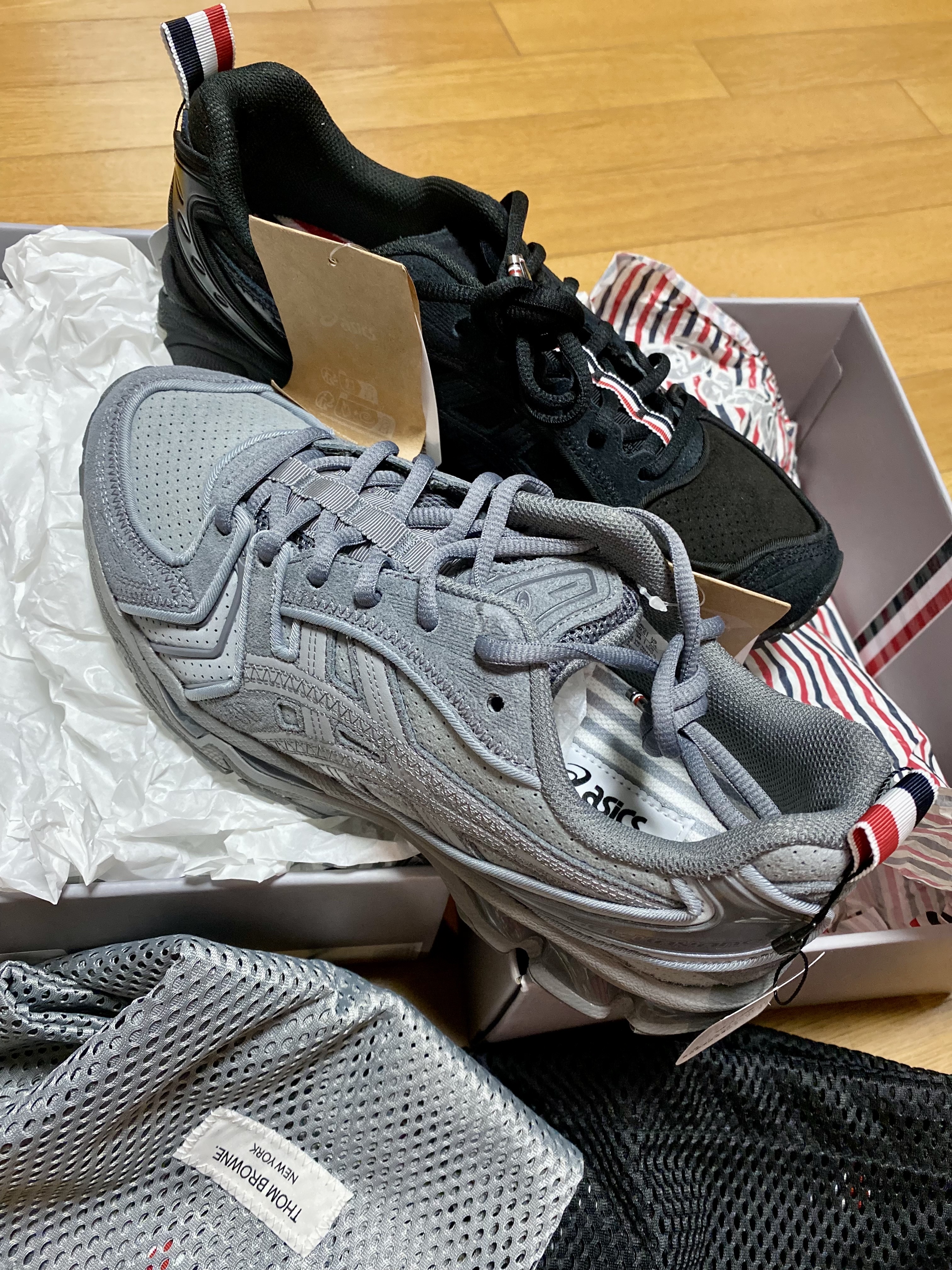 Asics x Thom Browne Gel-Kayano 14 Grey, Tiffany & Co. Tiffany HardWear Micro Link Bracelet 18K Yellow Gold 착용 스타일 - 4