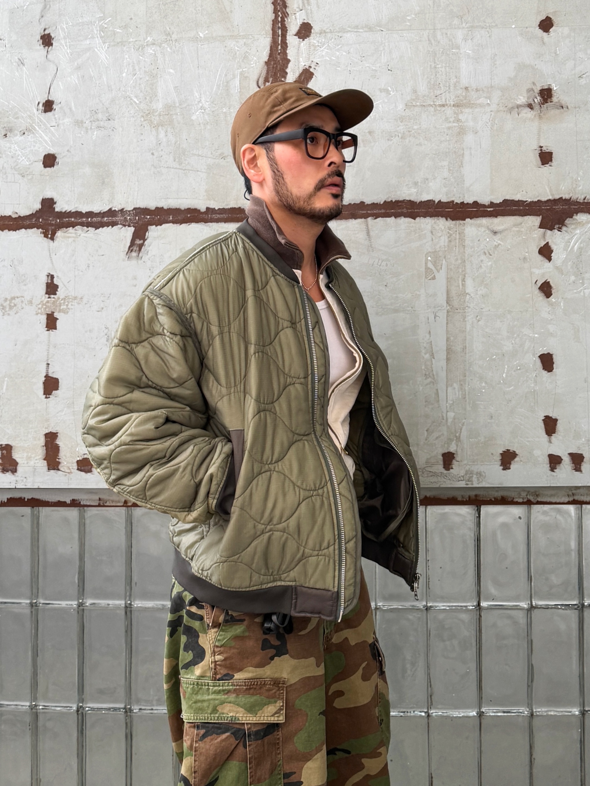 Jordan 4 x Undefeated Retro OG SP Deep Green and Clementine 착용 스타일 - 1