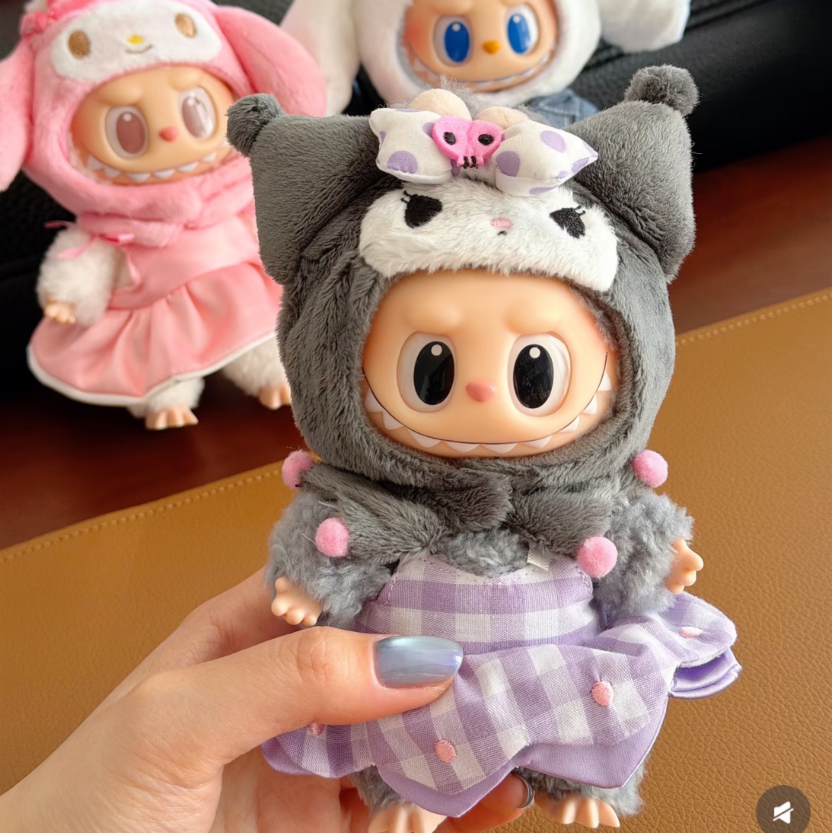 Pop Mart Labubu The Monsters x Hello Kitty And Friends Series Plush Pendant Kuromi (Opened Case) 착용 스타일
