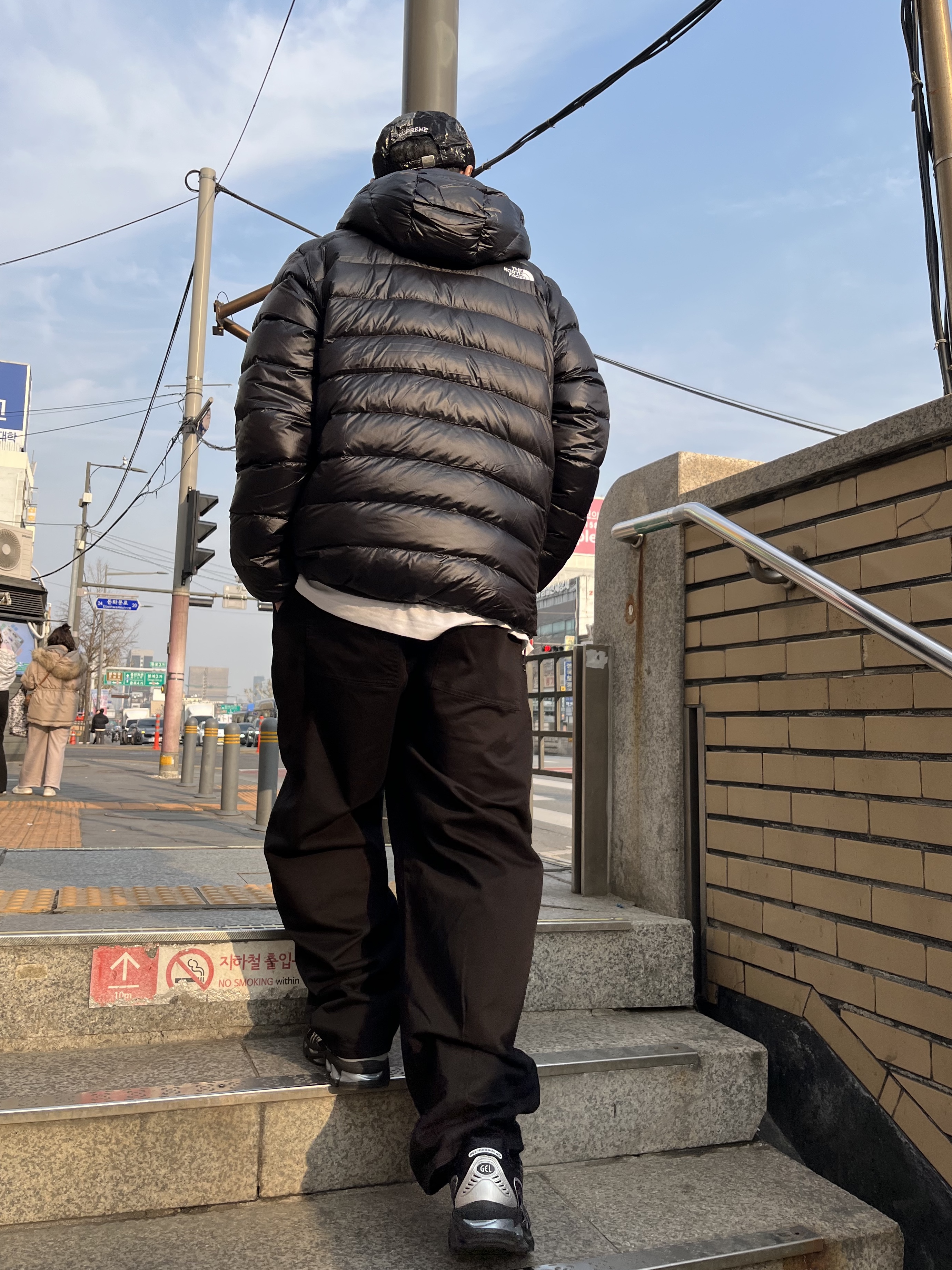 The North Face Matier EX RDS Down Hoodie Black 착용 스타일