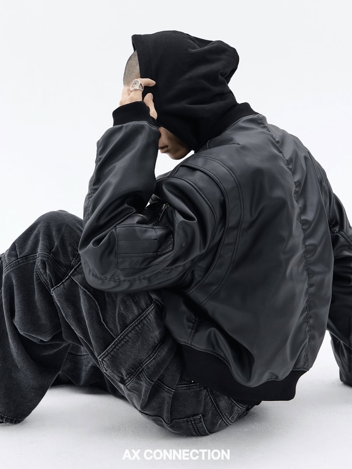 AX CONNECTION Tactical Cracked Leather  Bomber Jacket 착용 스타일 - 1