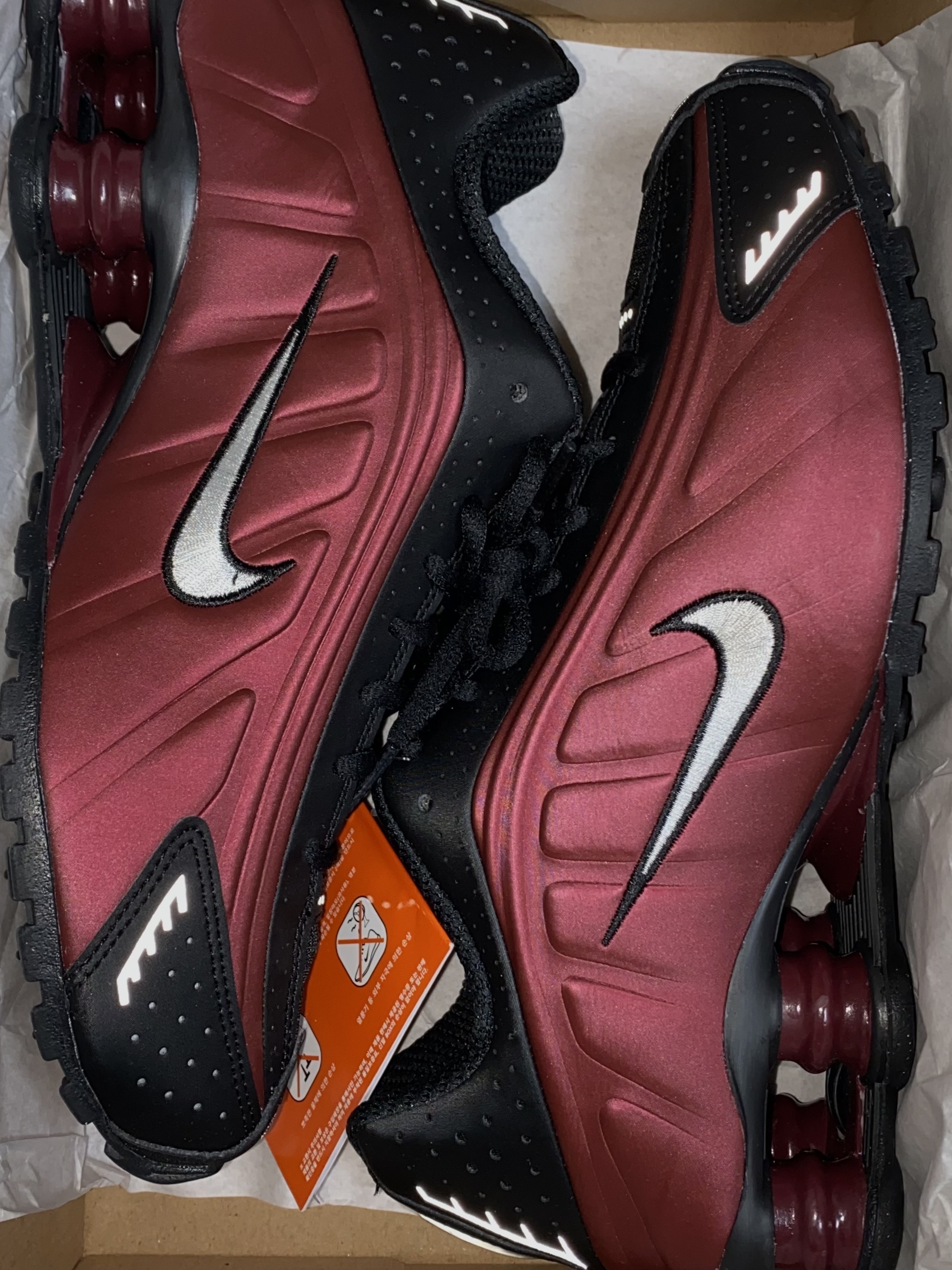 (W) Nike Shox R4 Black Team Red 착용 스타일