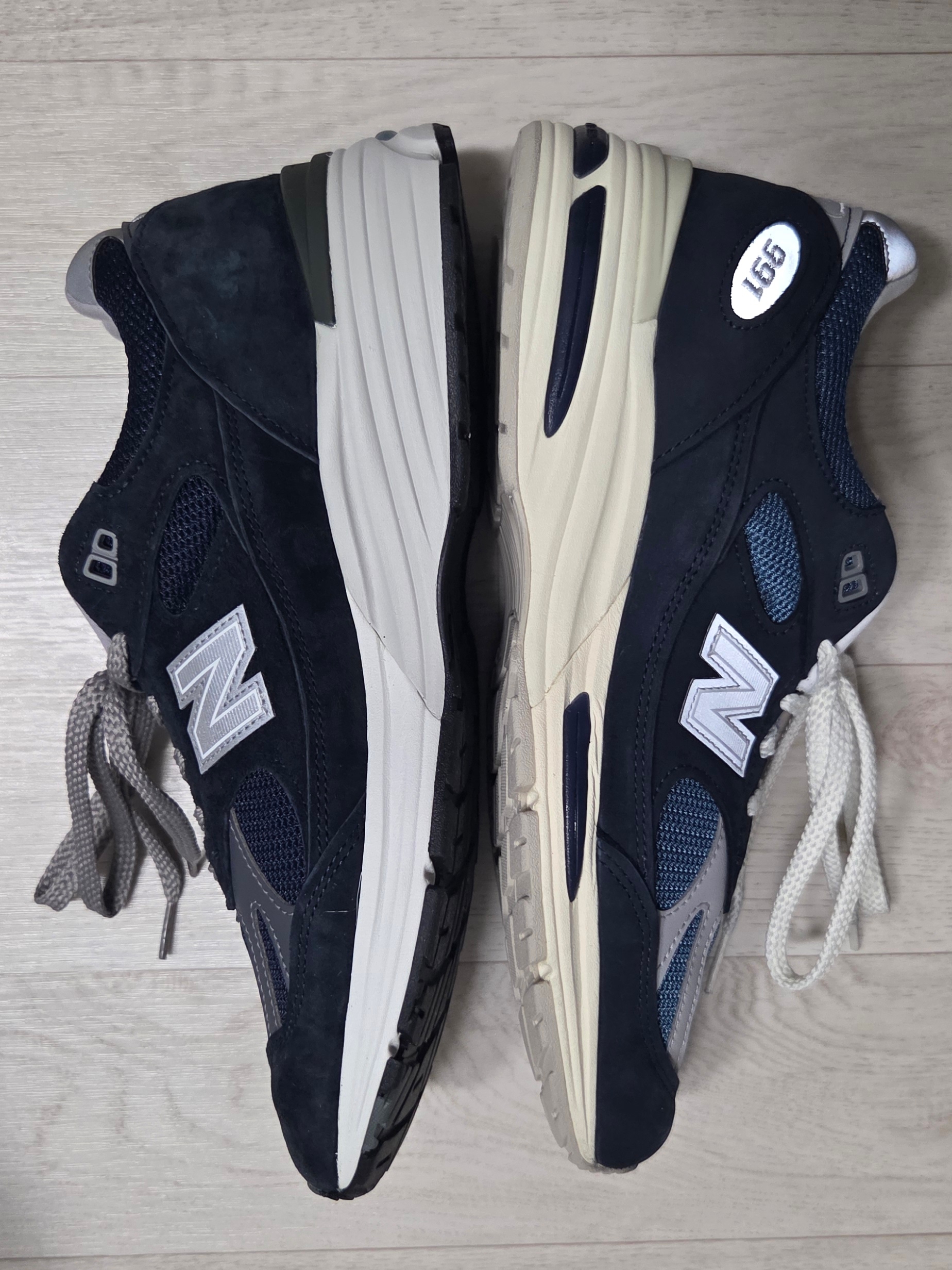 New Balance 991v2 Made in UK Total Eclipse Indian Teal, New Balance 2002R Premium Vintage Grey 착용 스타일 - 9