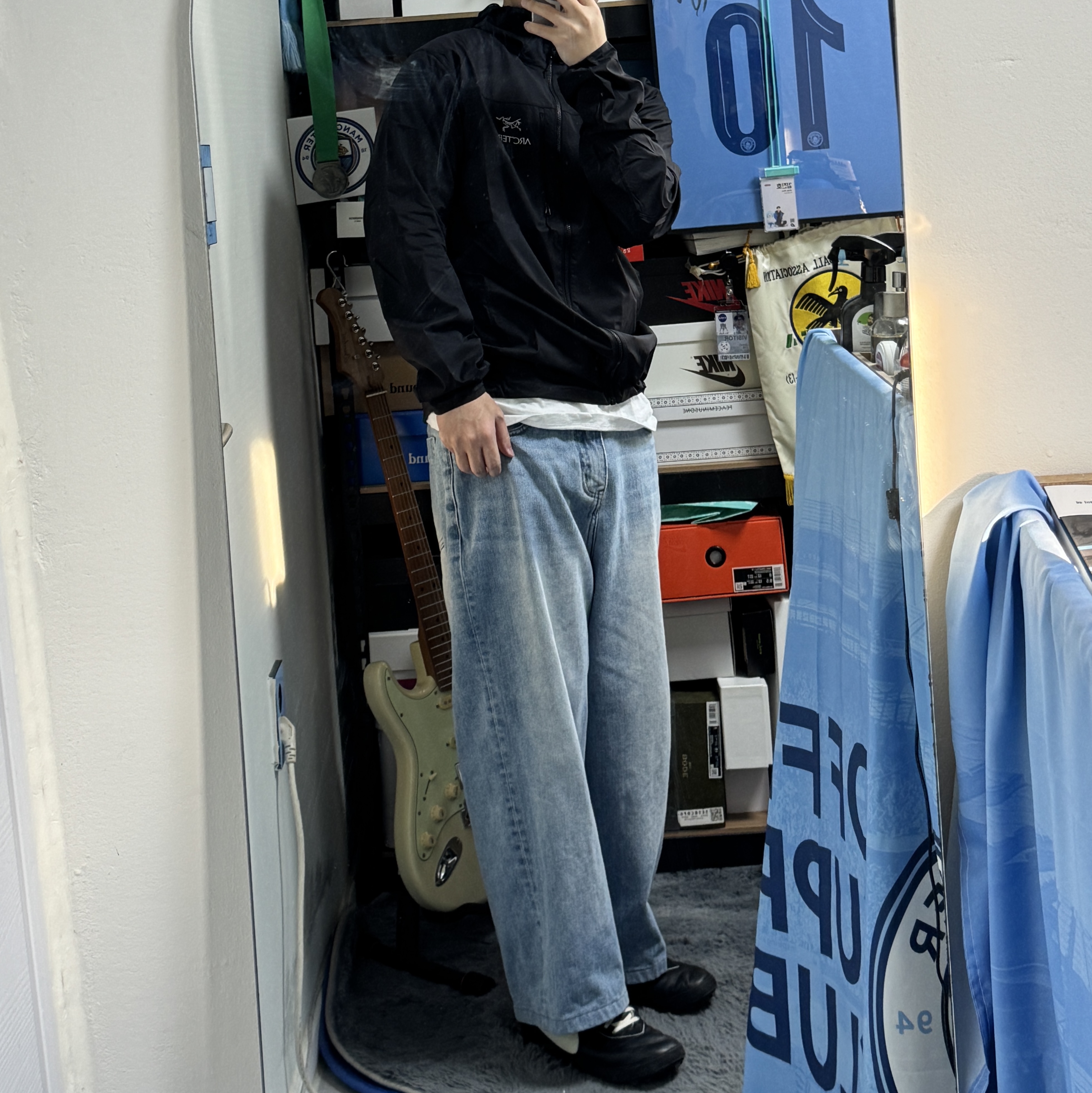 Arc'teryx Squamish Hoody Black, Nike x Bode Astrograbber SP Black and Coconut Milk 착용 스타일 - 2