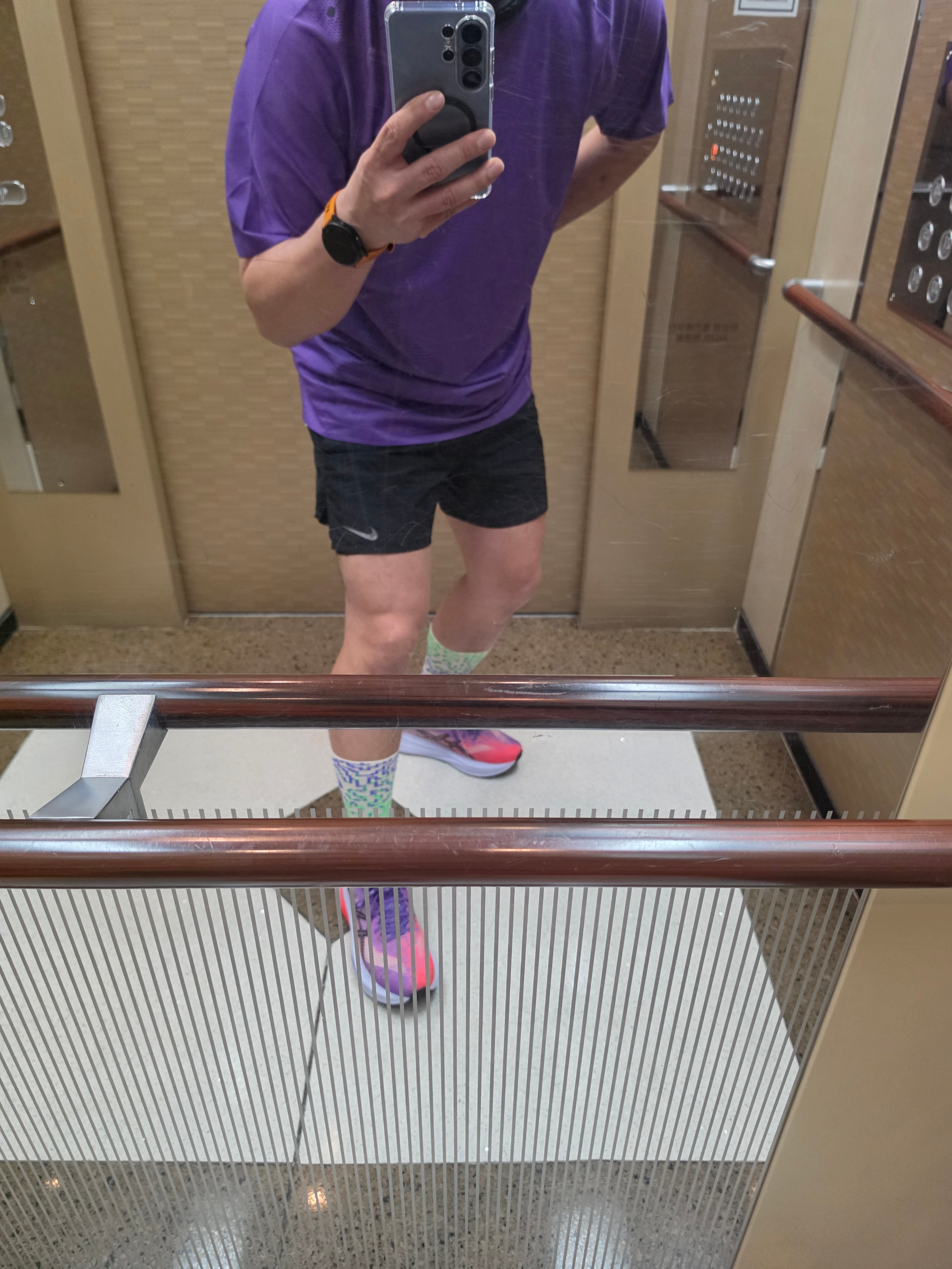 Asics Metarun Short Sleeve Top Edo Purple 착용 스타일 - 2