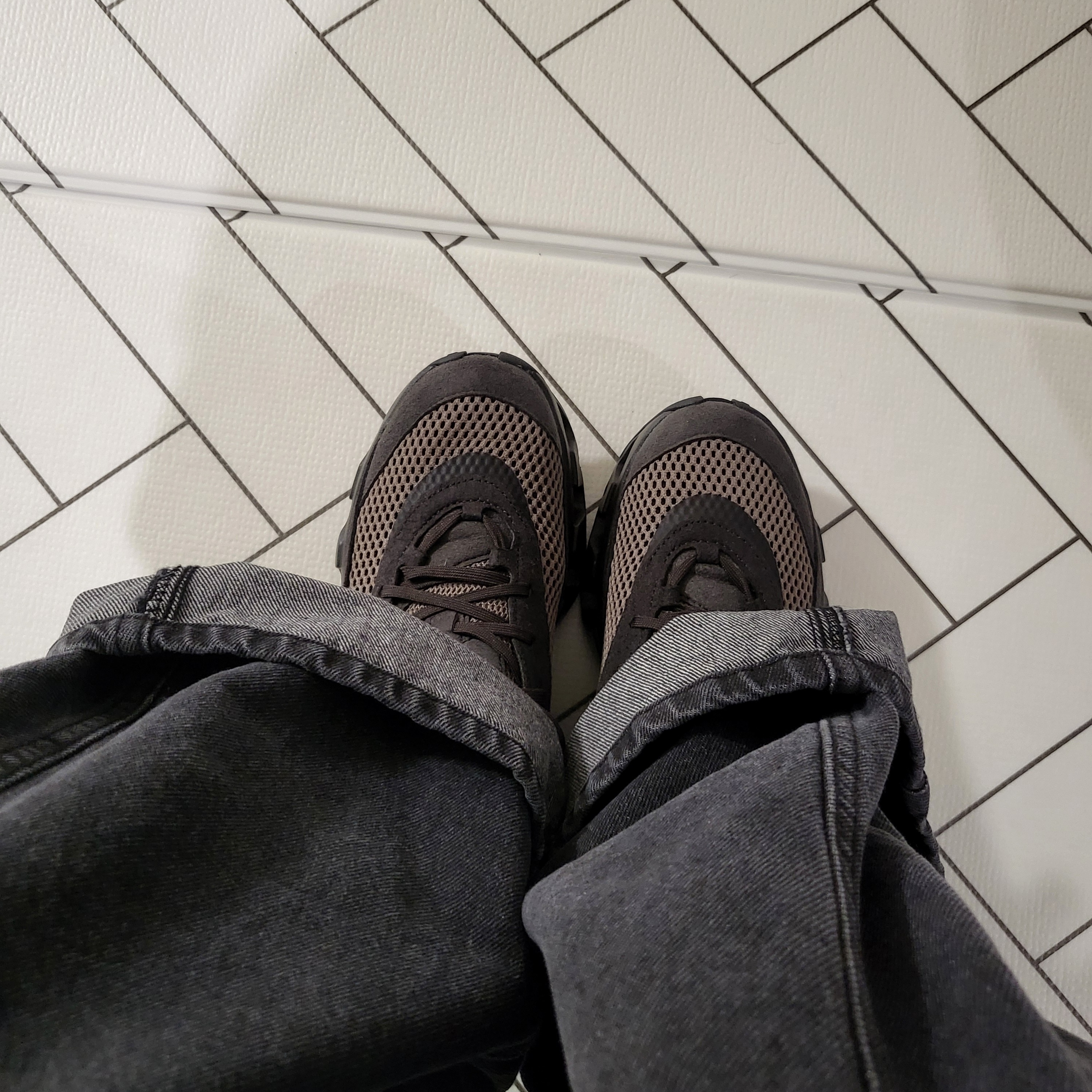 (W) On Running x Kith K-Tech 2 Thorn Ganache 착용 스타일 - 2