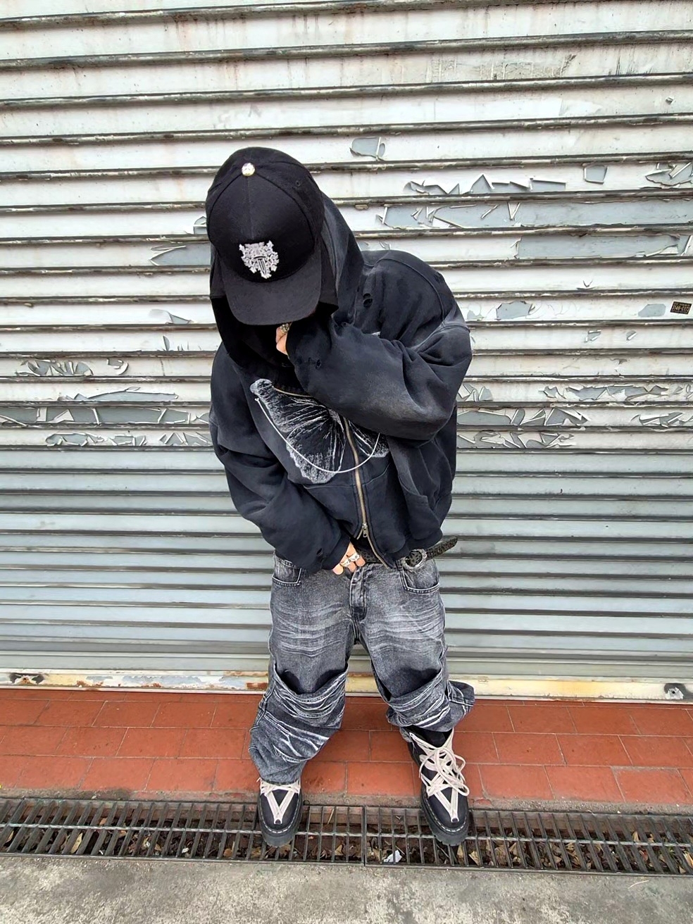 Chrome Hearts Dagger Denim Baseball Hat Black White, Dr. Martens x Rick Owens 1460 Quad Sole Mega Lace Boots Black 착용 스타일 - 1
