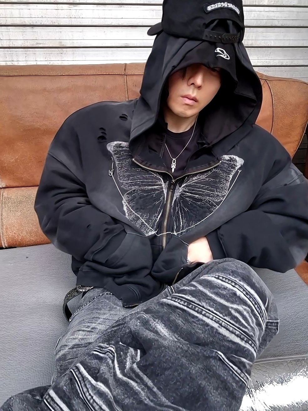 Chrome Hearts Dagger Denim Baseball Hat Black White, Dr. Martens x Rick Owens 1460 Quad Sole Mega Lace Boots Black 착용 스타일 - 3