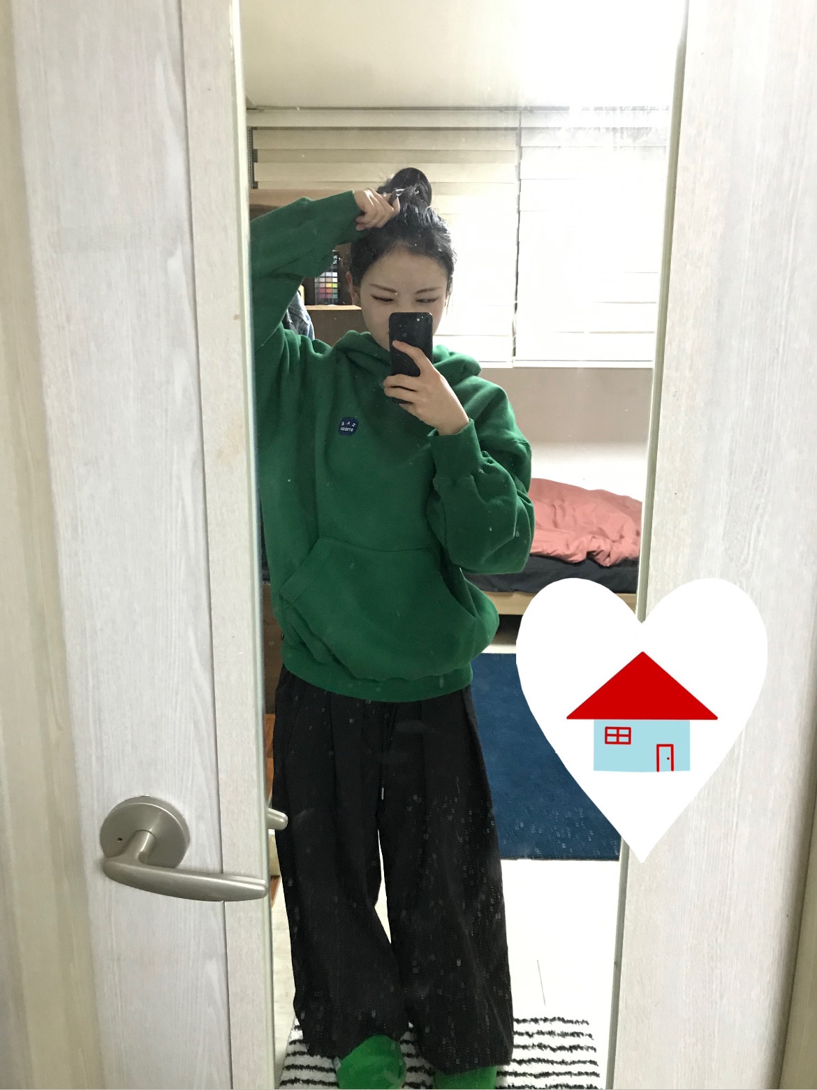 IAB Studio IAB Patch Hoodie Green 착용 스타일