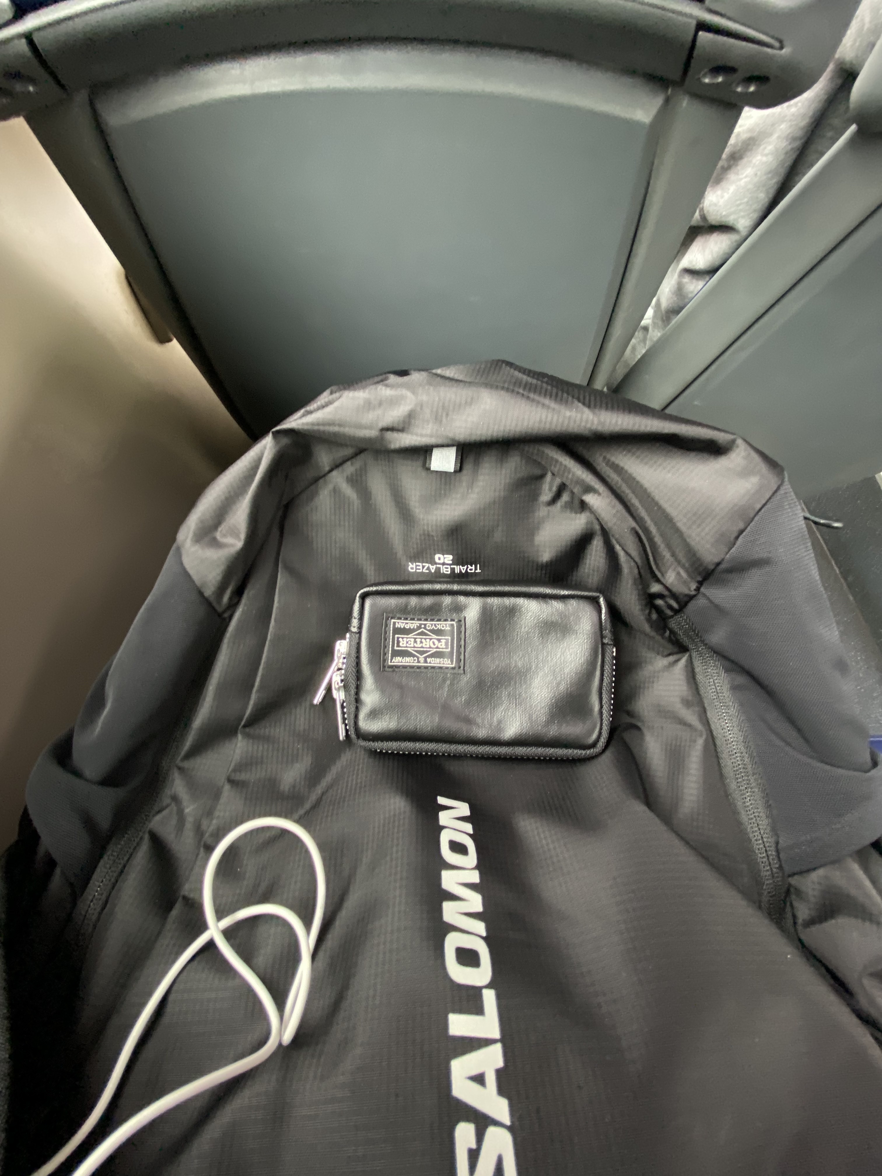Salomon Trailblazer 20 Black, Porter Freestyle Multi Coin Case Black 착용 스타일