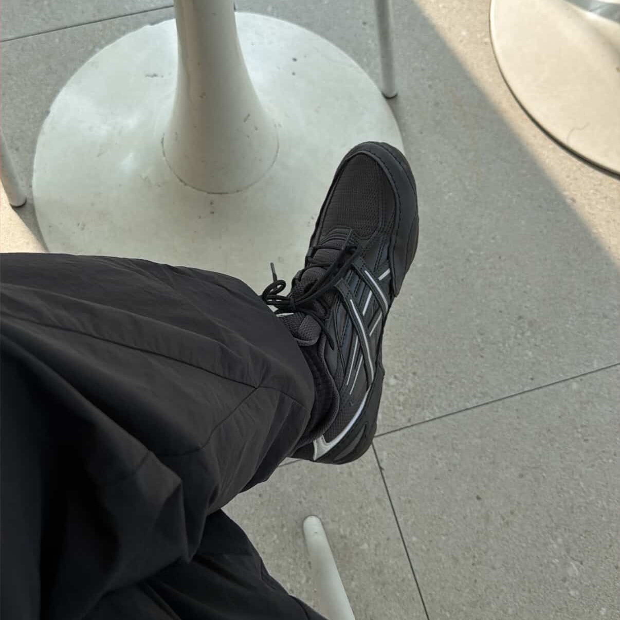 Asics Hypersync Graphite Grey Black 착용 스타일