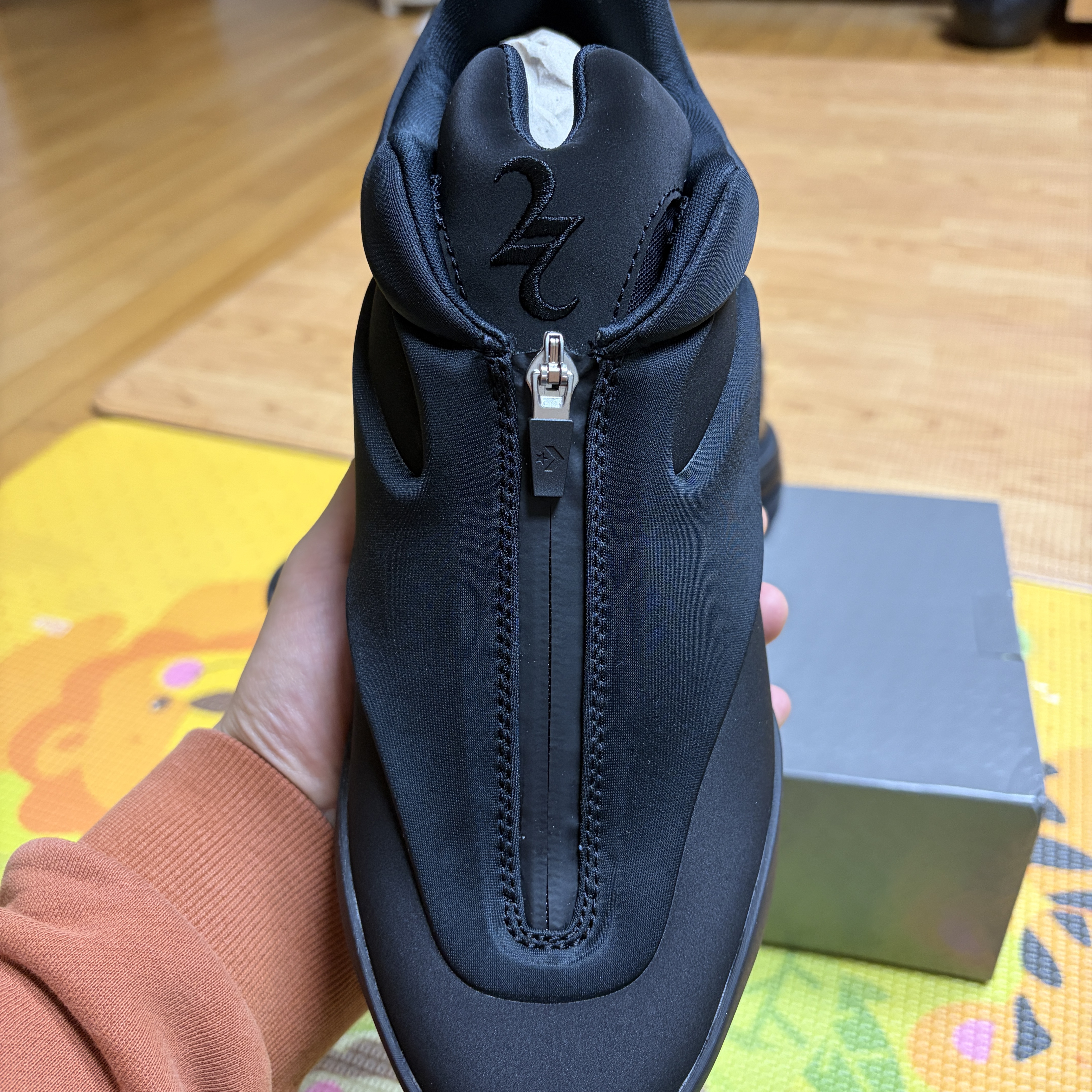 Converse x Shai 001 Charm Black 착용 스타일 - 7