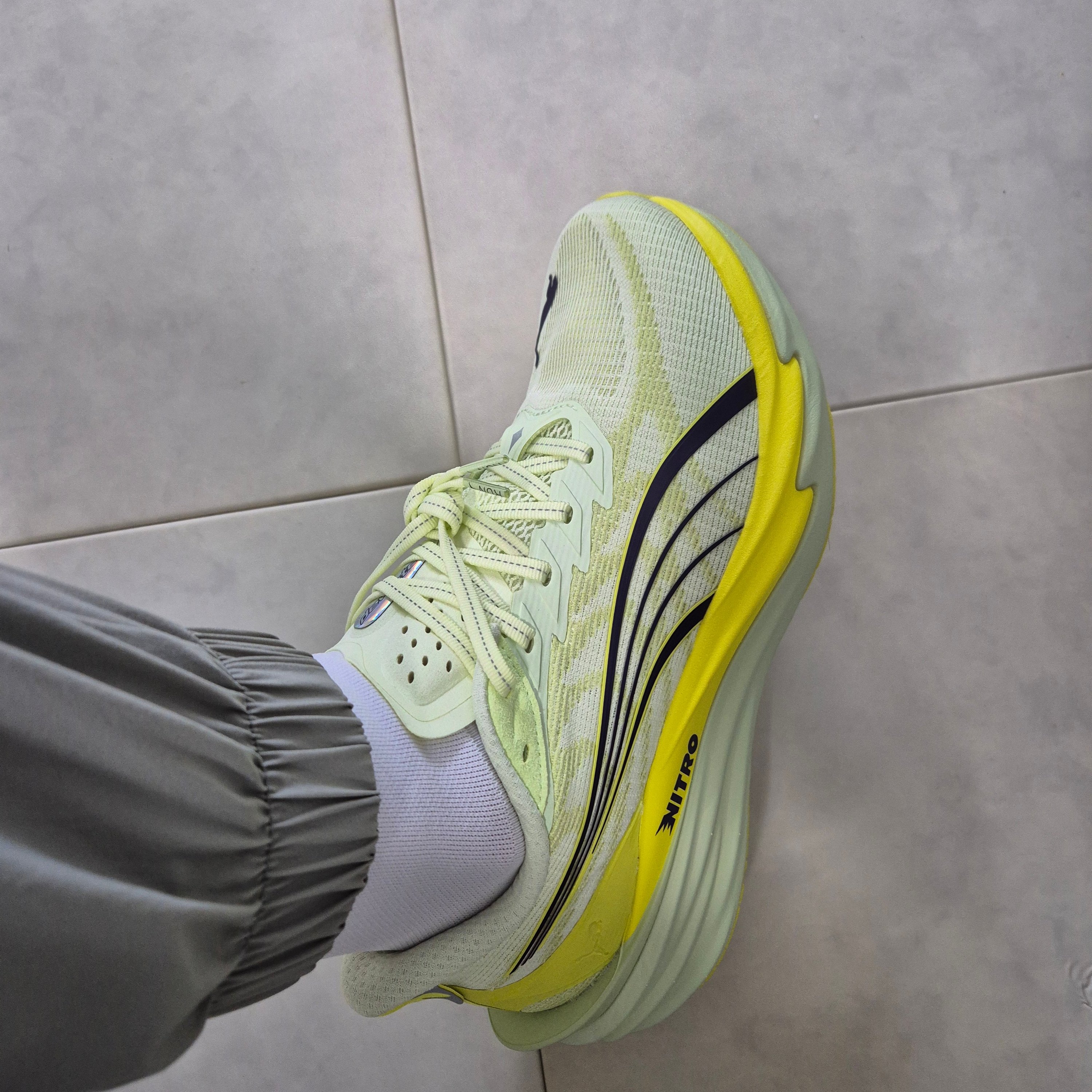 Puma Deviate Nitro 4 Wide Apple Spritz Lux Lime 착용 스타일