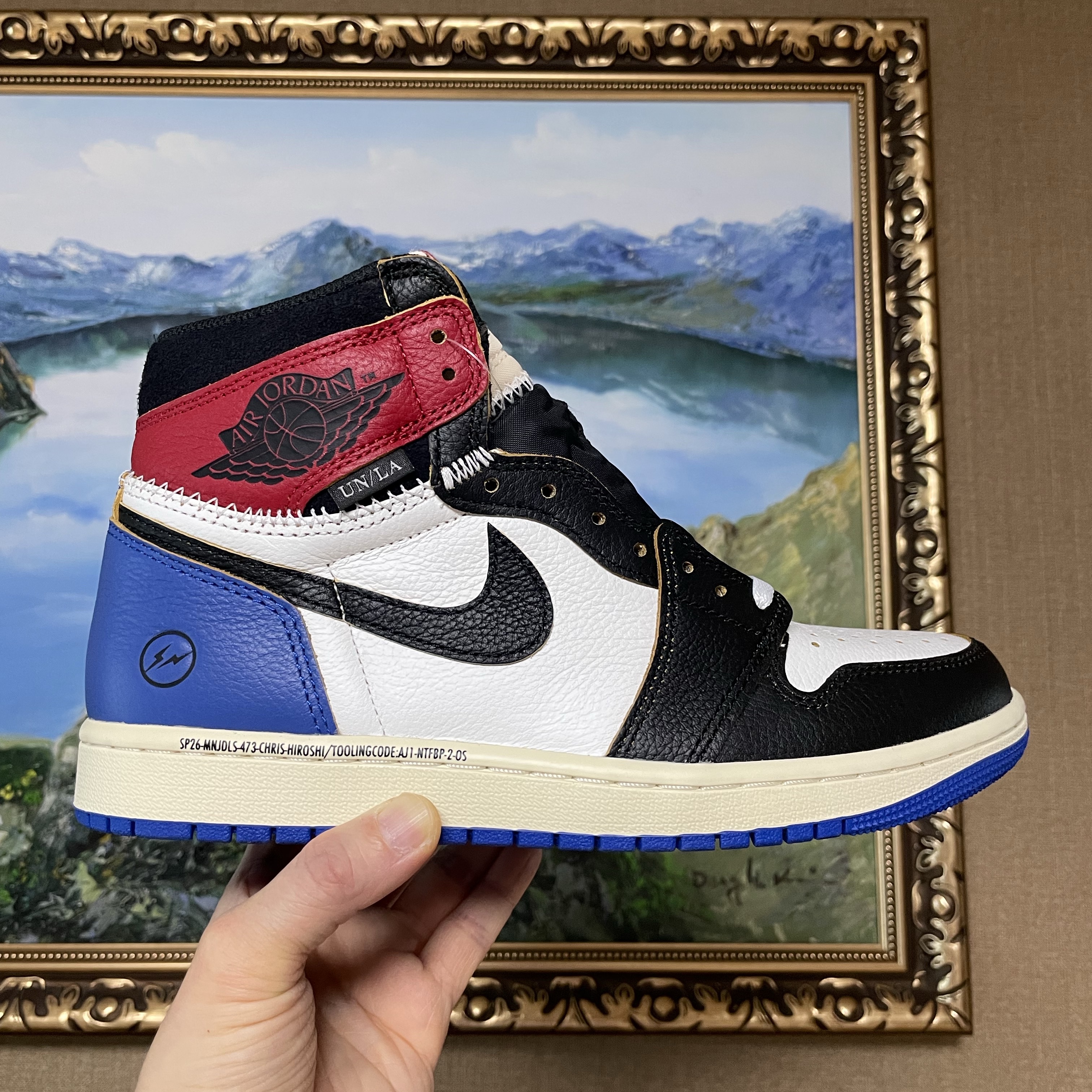 Jordan 1 x Fragment x Union LA Black and Varsity Red 착용 스타일 - 4
